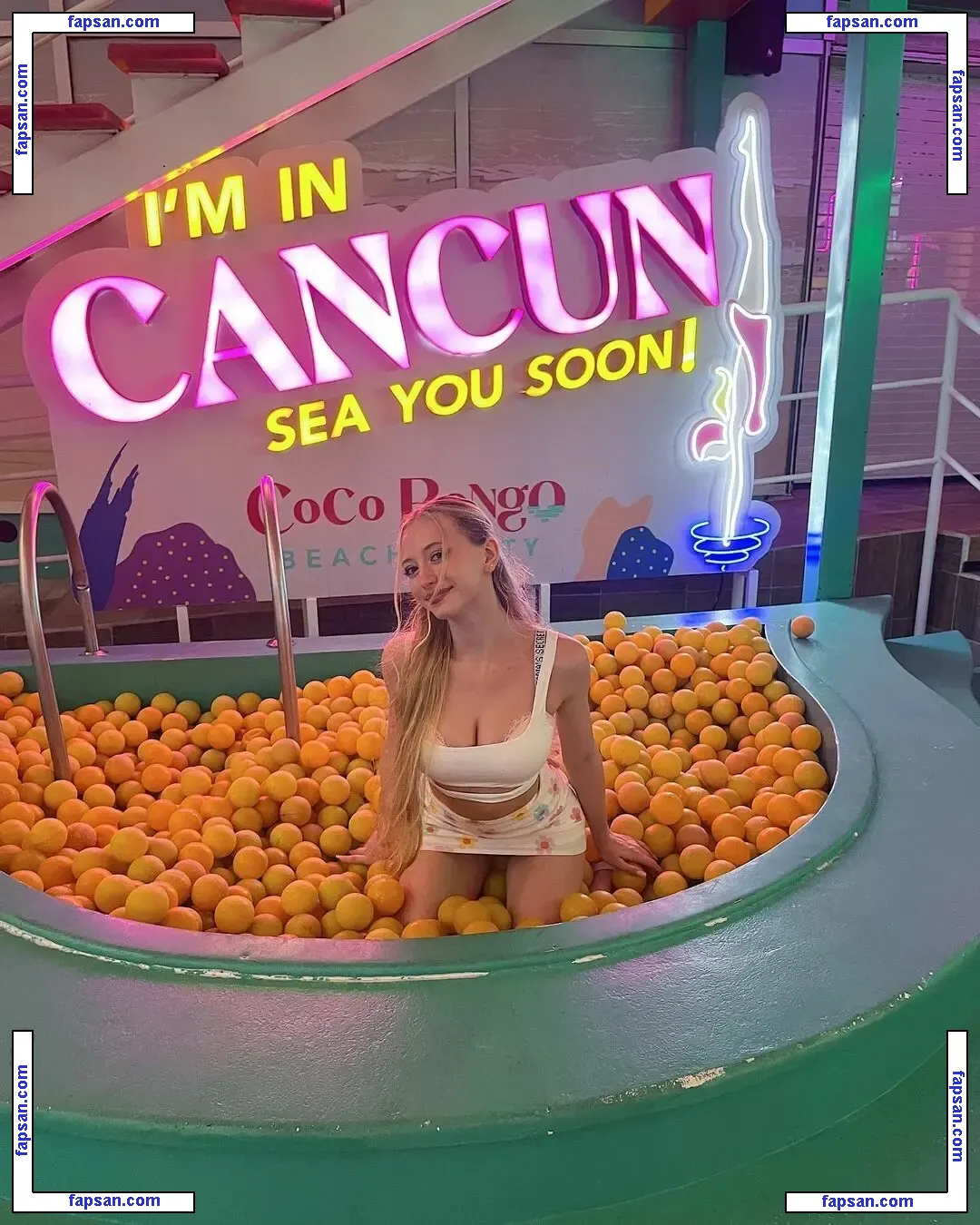 Sophia Diamond nude photo #0169 from OnlyFans