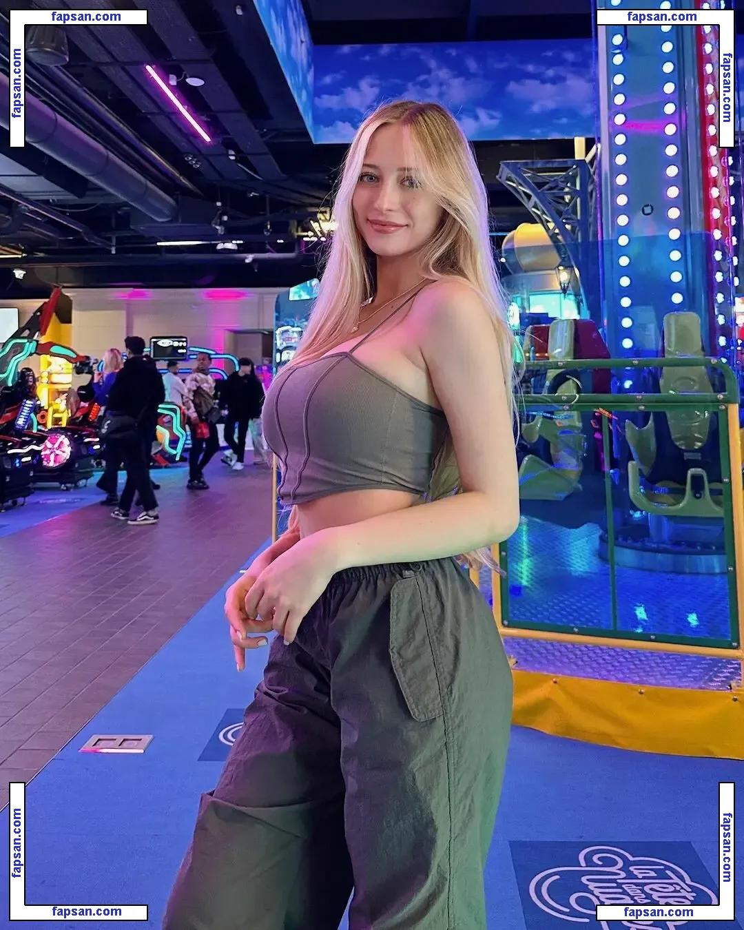 Sophia Diamond nude photo #0383 from OnlyFans
