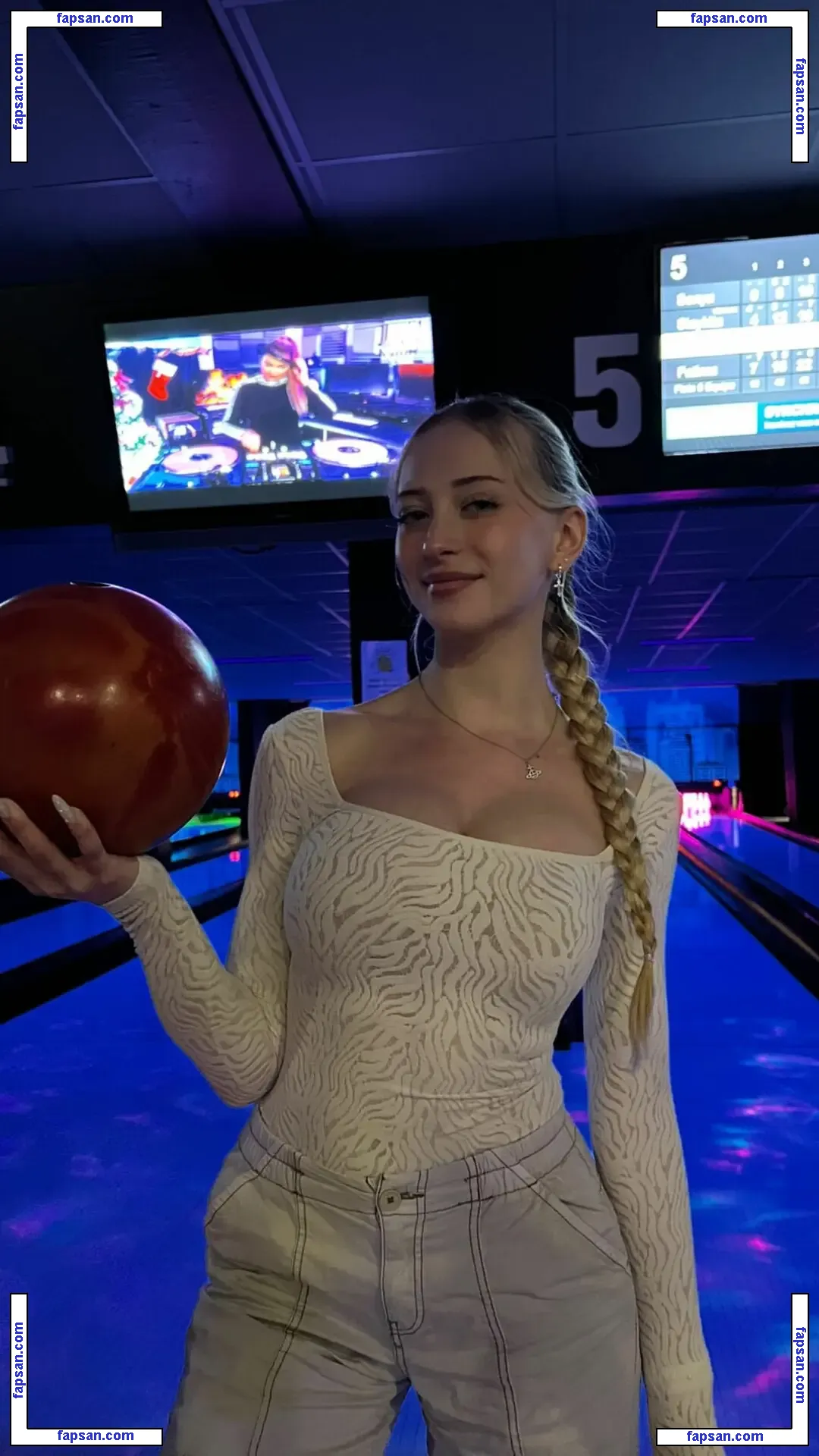 Sophia Diamond nude photo #0414 from OnlyFans