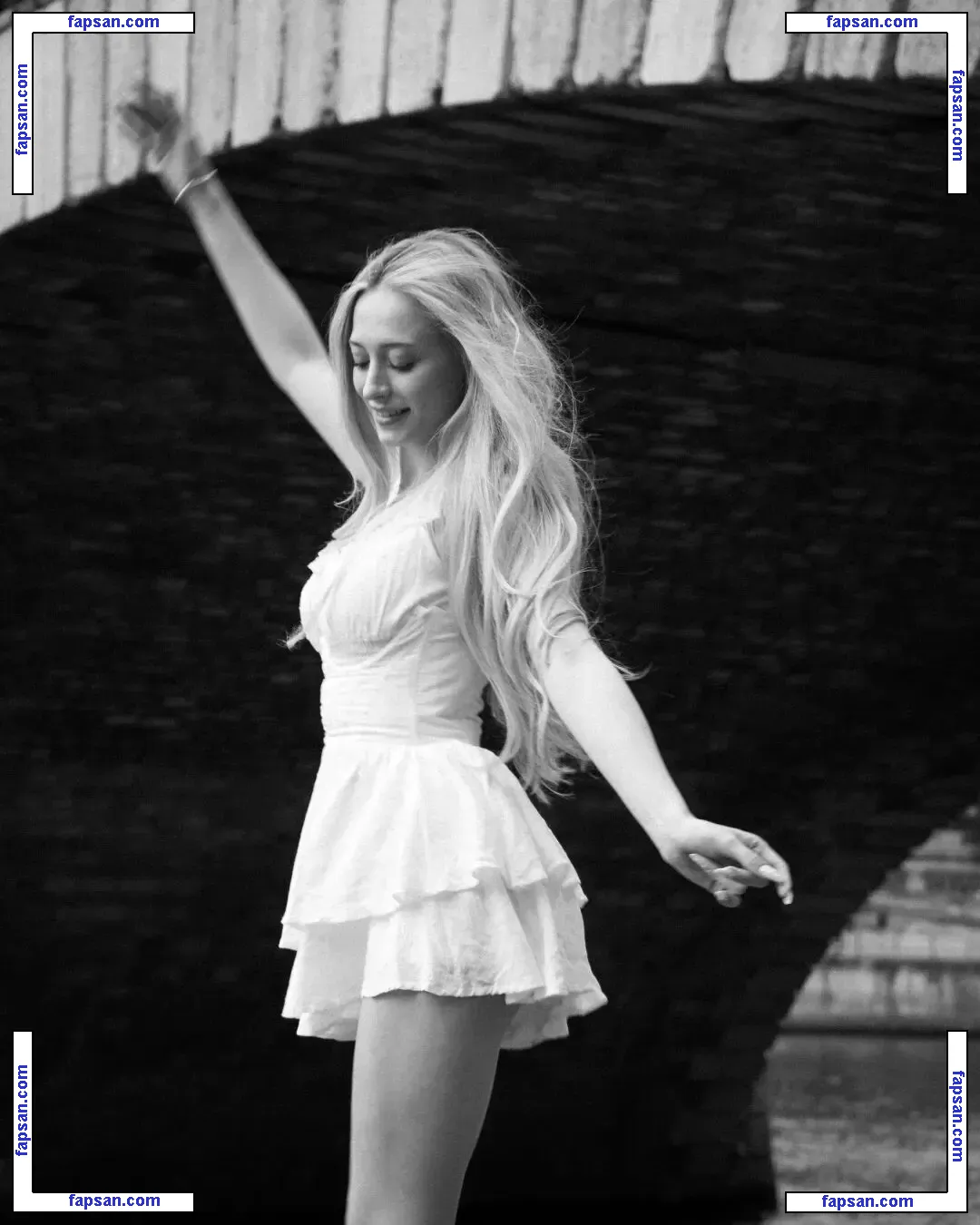 Sophia Diamond nude photo #0973 from OnlyFans