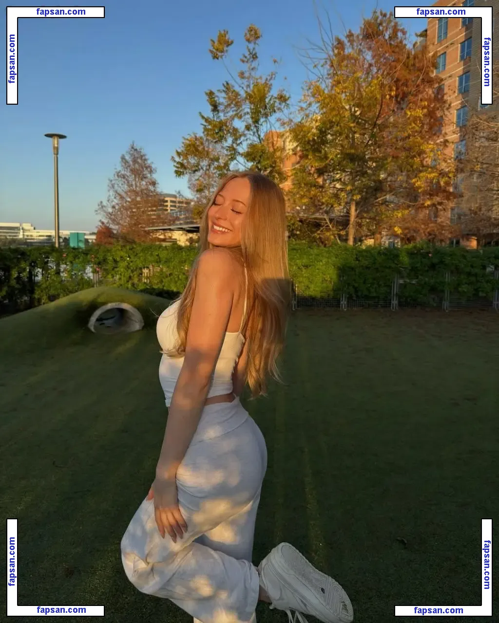 Sophia Diamond nude photo #1281 from OnlyFans