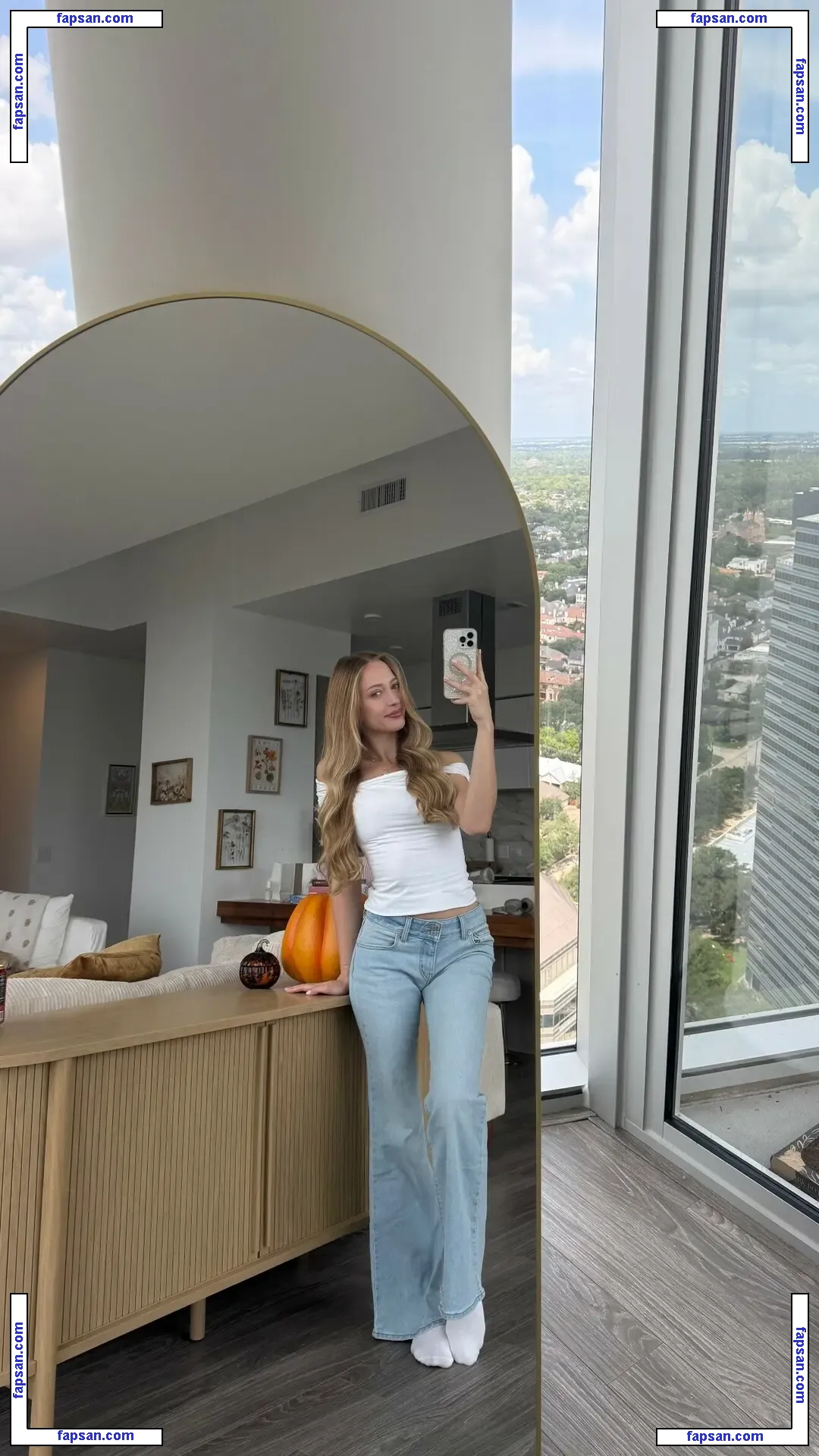 Sophia Diamond nude photo #1337 from OnlyFans