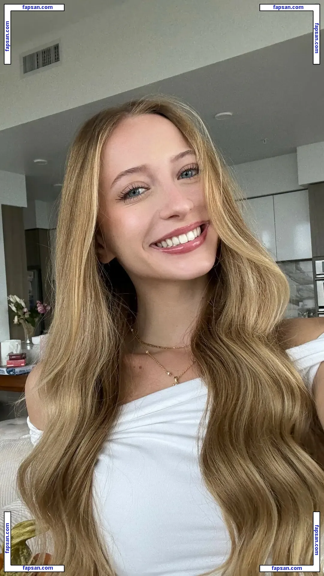 Sophia Diamond nude photo #1338 from OnlyFans