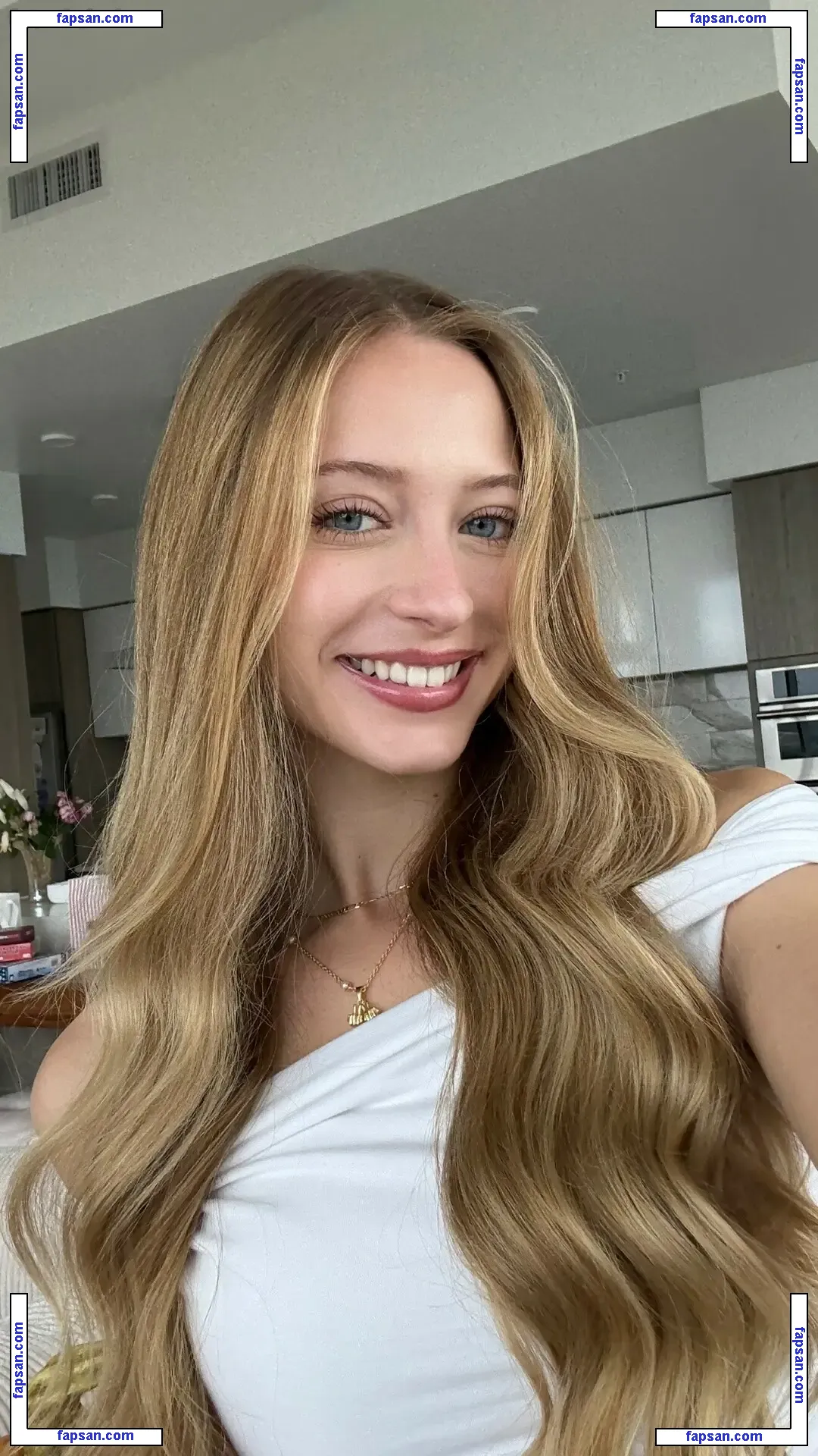 Sophia Diamond nude photo #1340 from OnlyFans