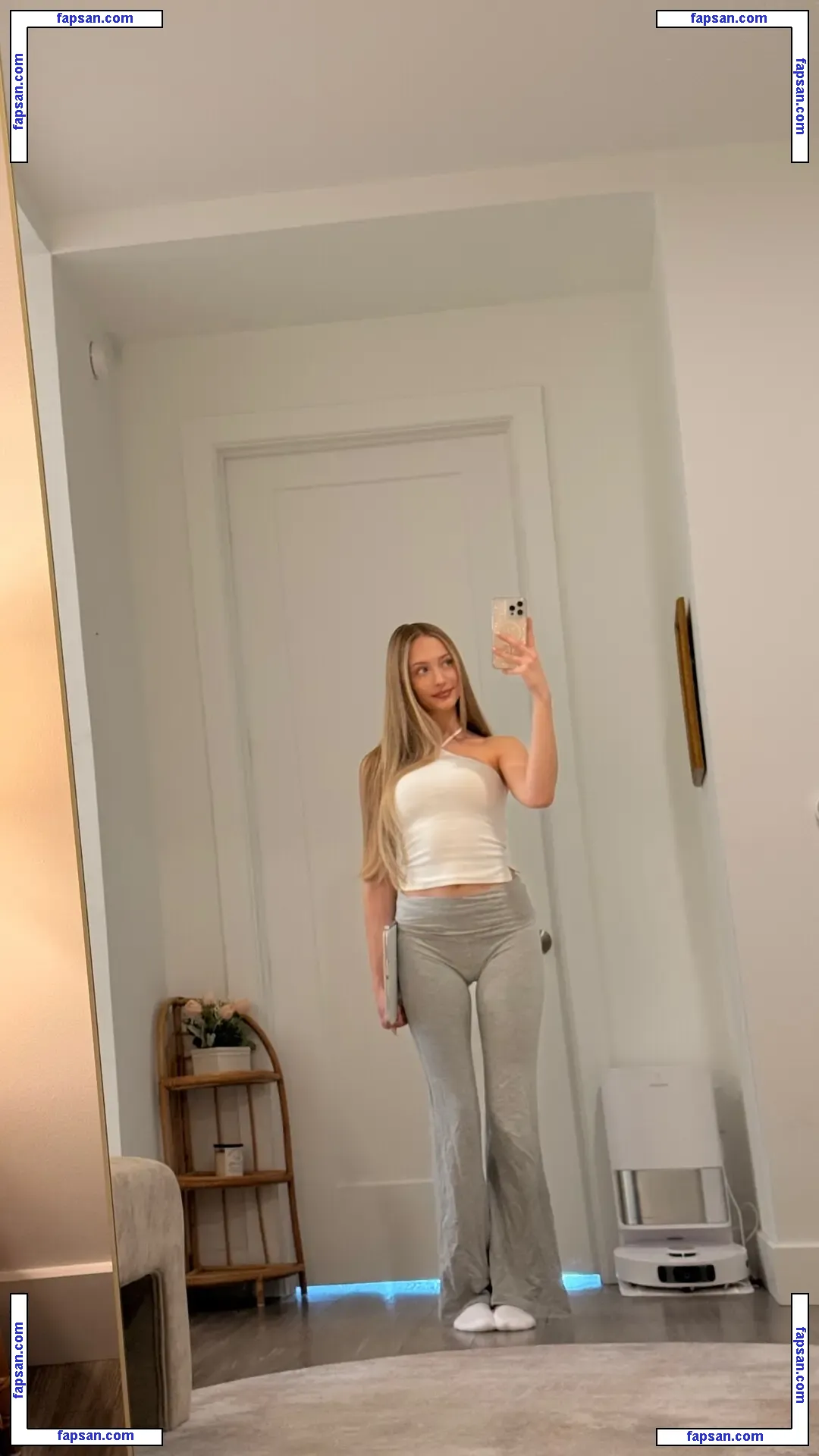 Sophia Diamond nude photo #1355 from OnlyFans