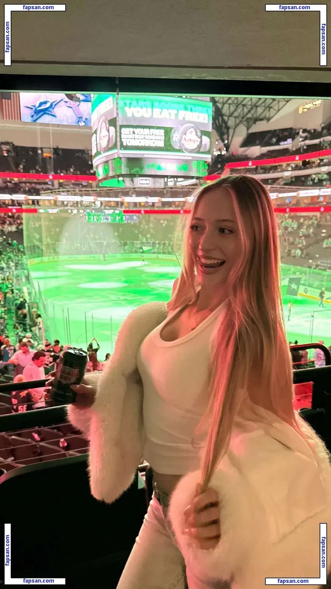 Sophia Diamond nude photo #1359 from OnlyFans