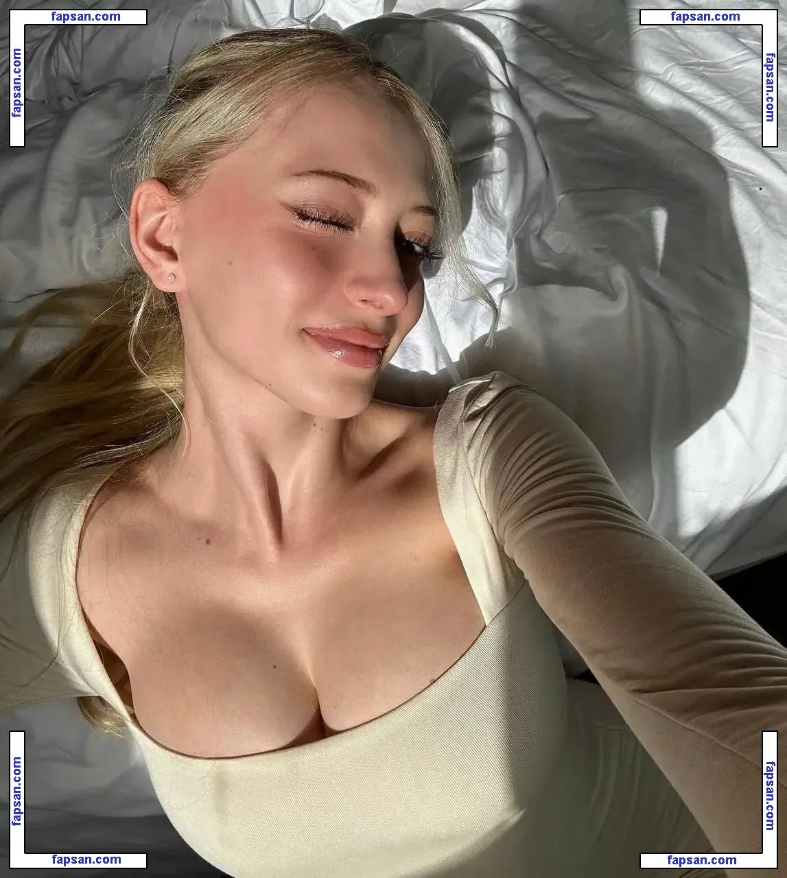 Sophia Diamond nude photo #1384 from OnlyFans