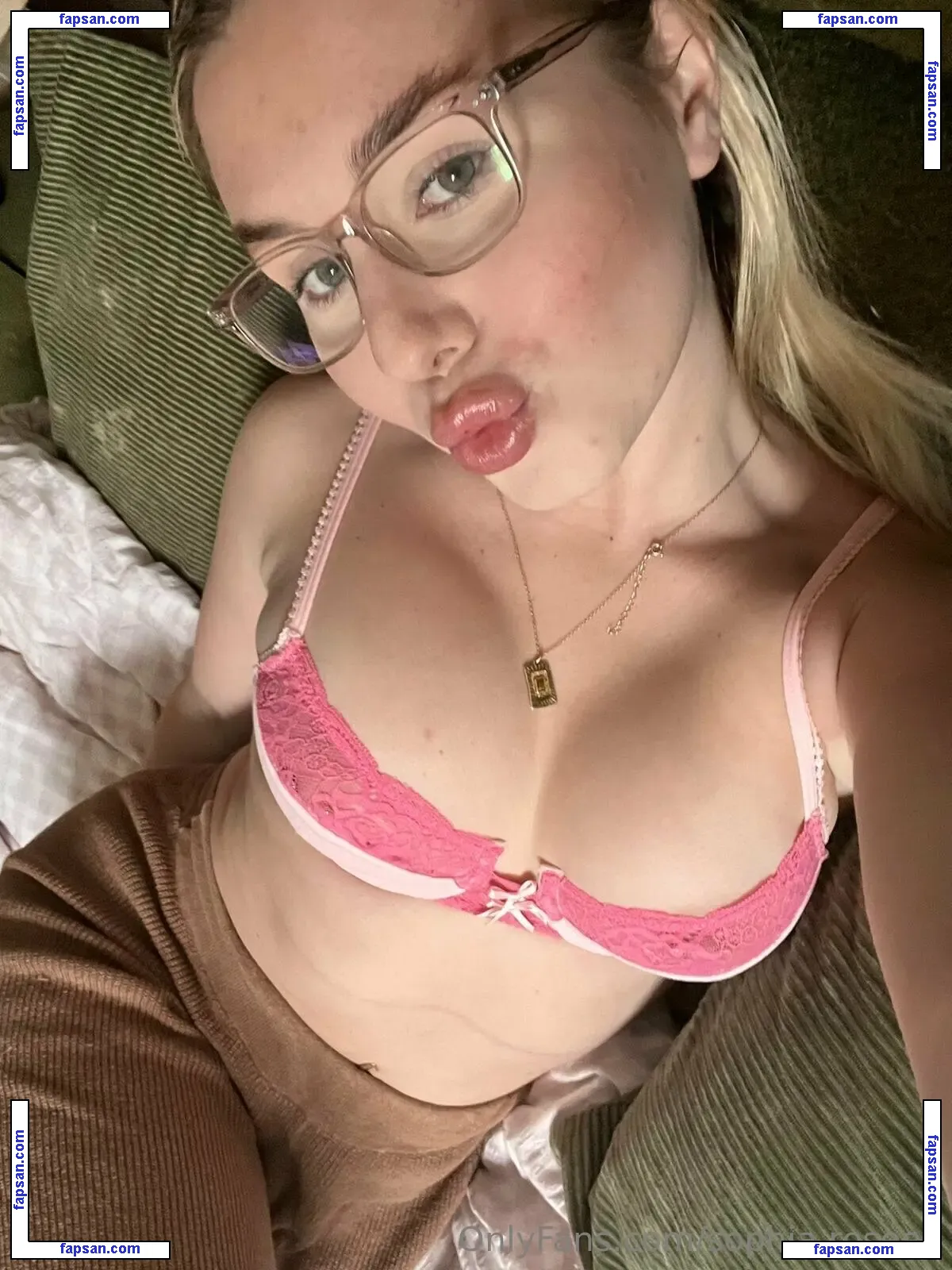 sophia.roseee nude photo #0022 from OnlyFans
