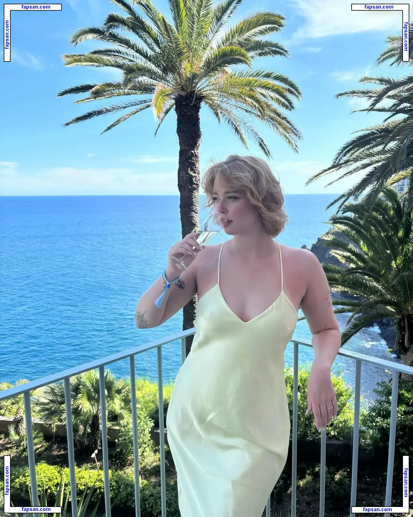 Sophiabroski nude photo #0003 from OnlyFans