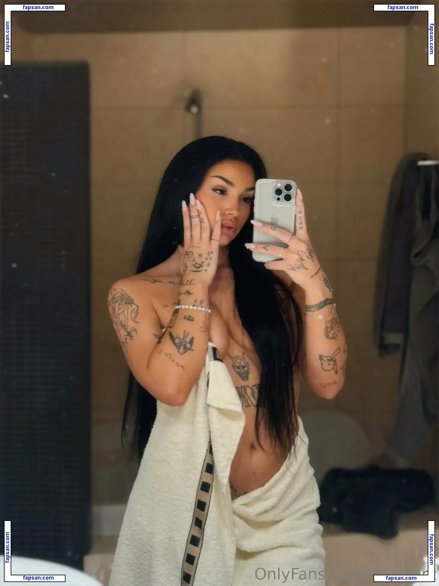 sophiarz nude photo #0006 from OnlyFans