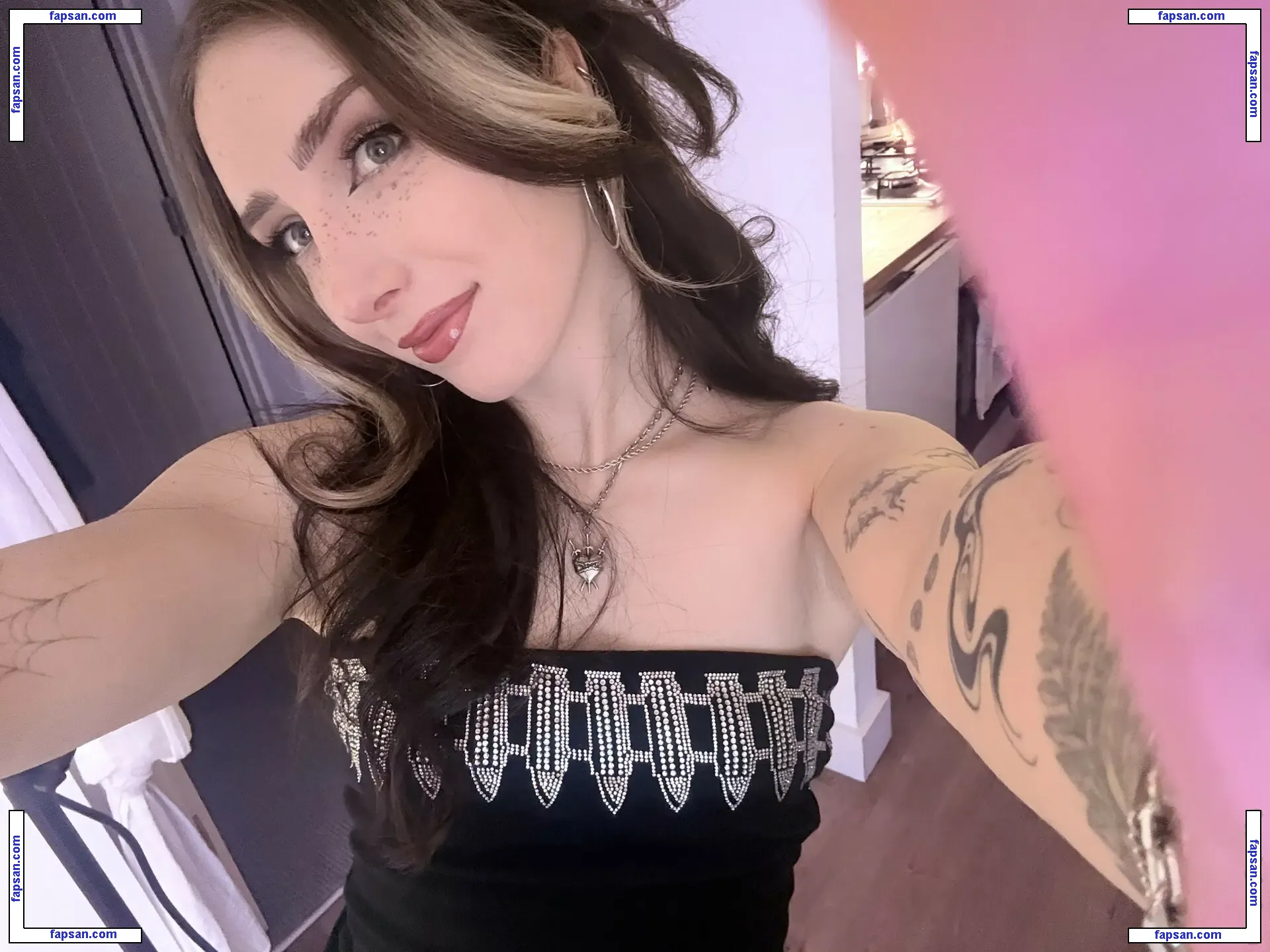 Sophie Burrell голая фото #0064 с Онлифанс