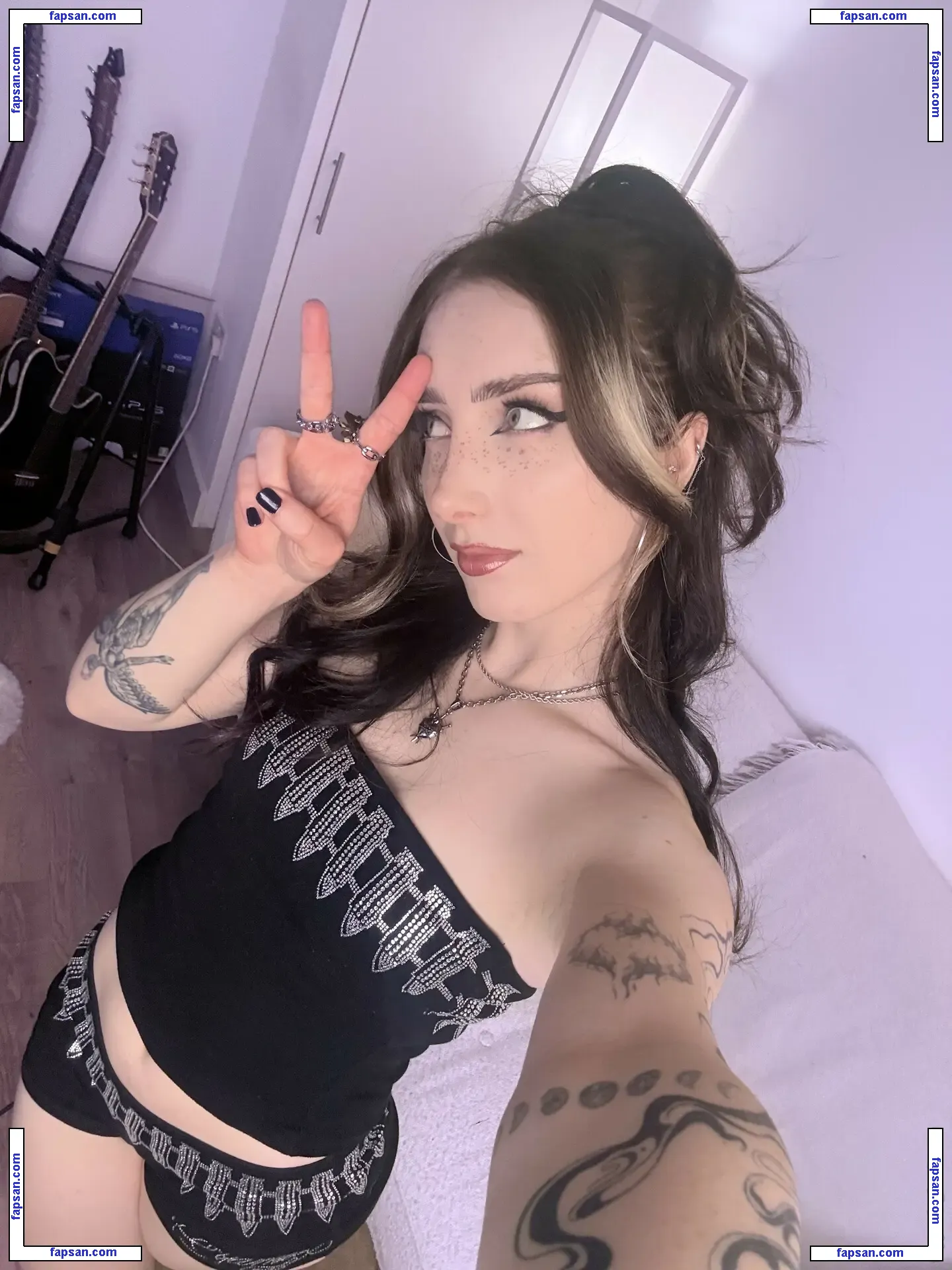 Sophie Burrell голая фото #0068 с Онлифанс