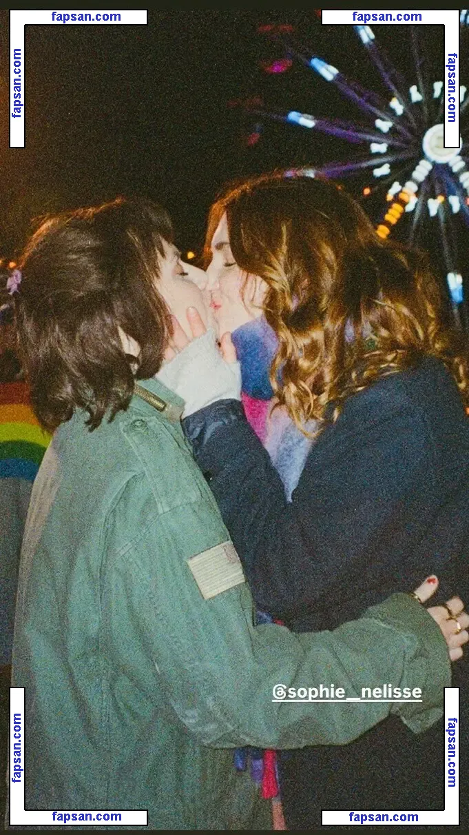 Sophie Nelisse голая фото #0032 с Онлифанс