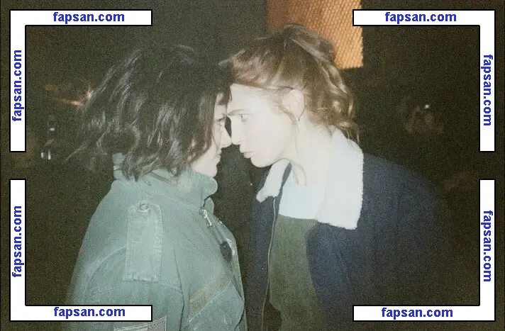 Sophie Nelisse голая фото #0033 с Онлифанс