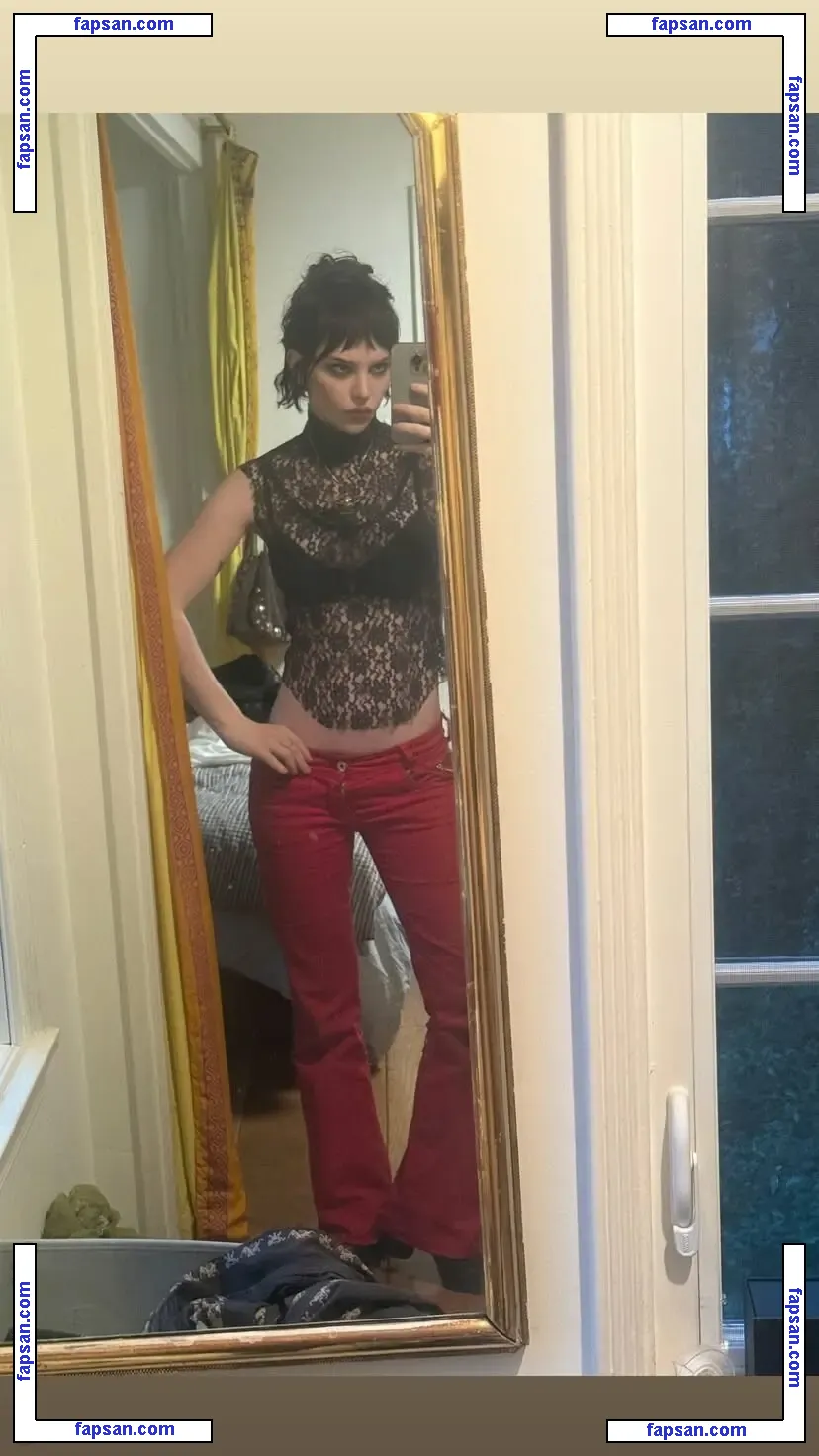 Sophie Thatcher nude photo #0375 from OnlyFans