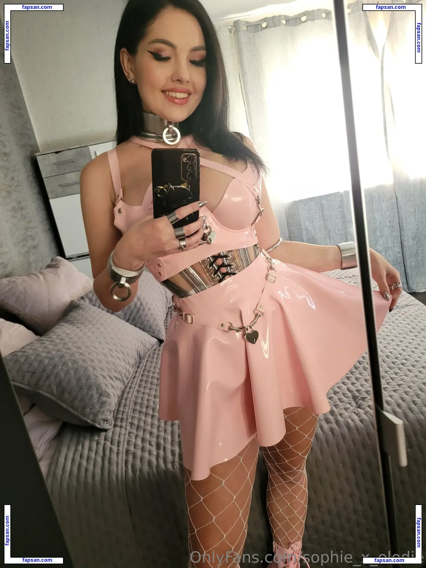 sophie_x_elodie nude photo #0002 from OnlyFans