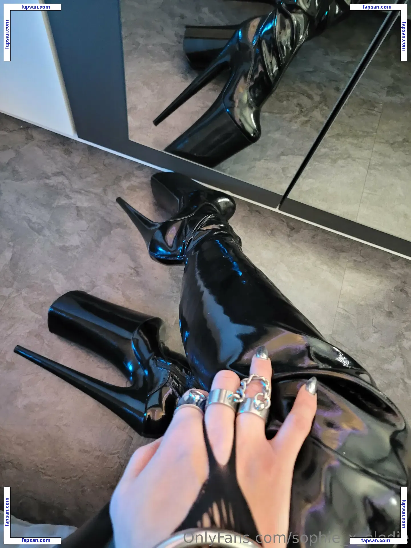 sophie_x_elodie nude photo #0018 from OnlyFans