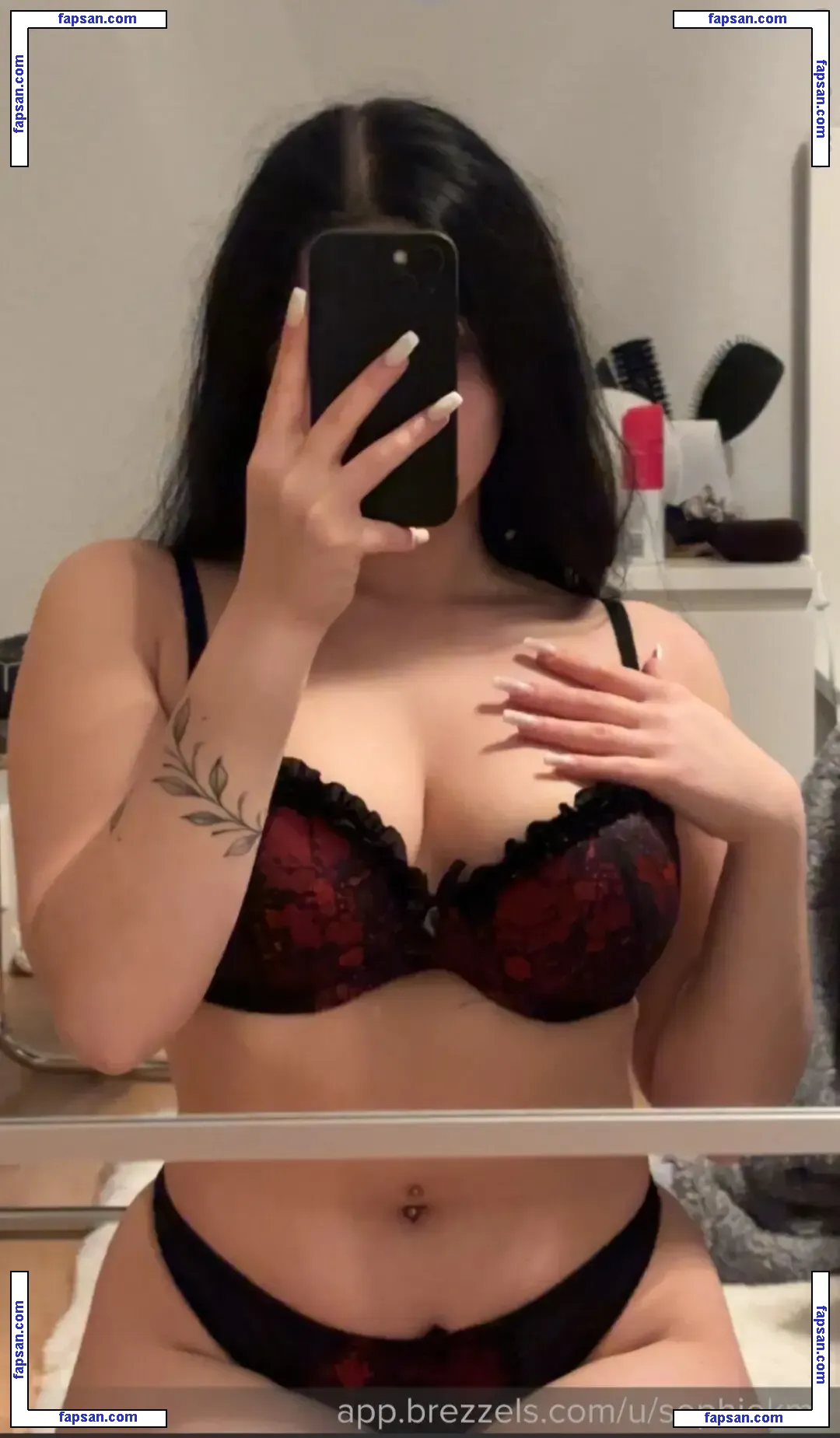 Sophiekml nude photo #0012 from OnlyFans