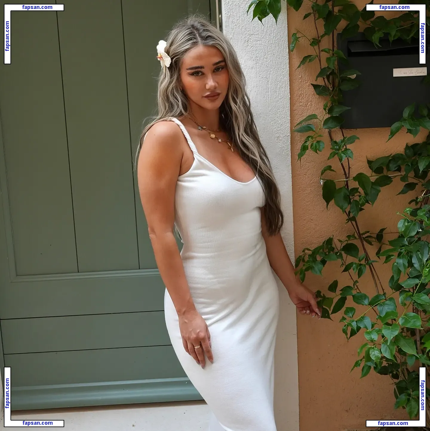 Sophiesnazz nude photo #0007 from OnlyFans