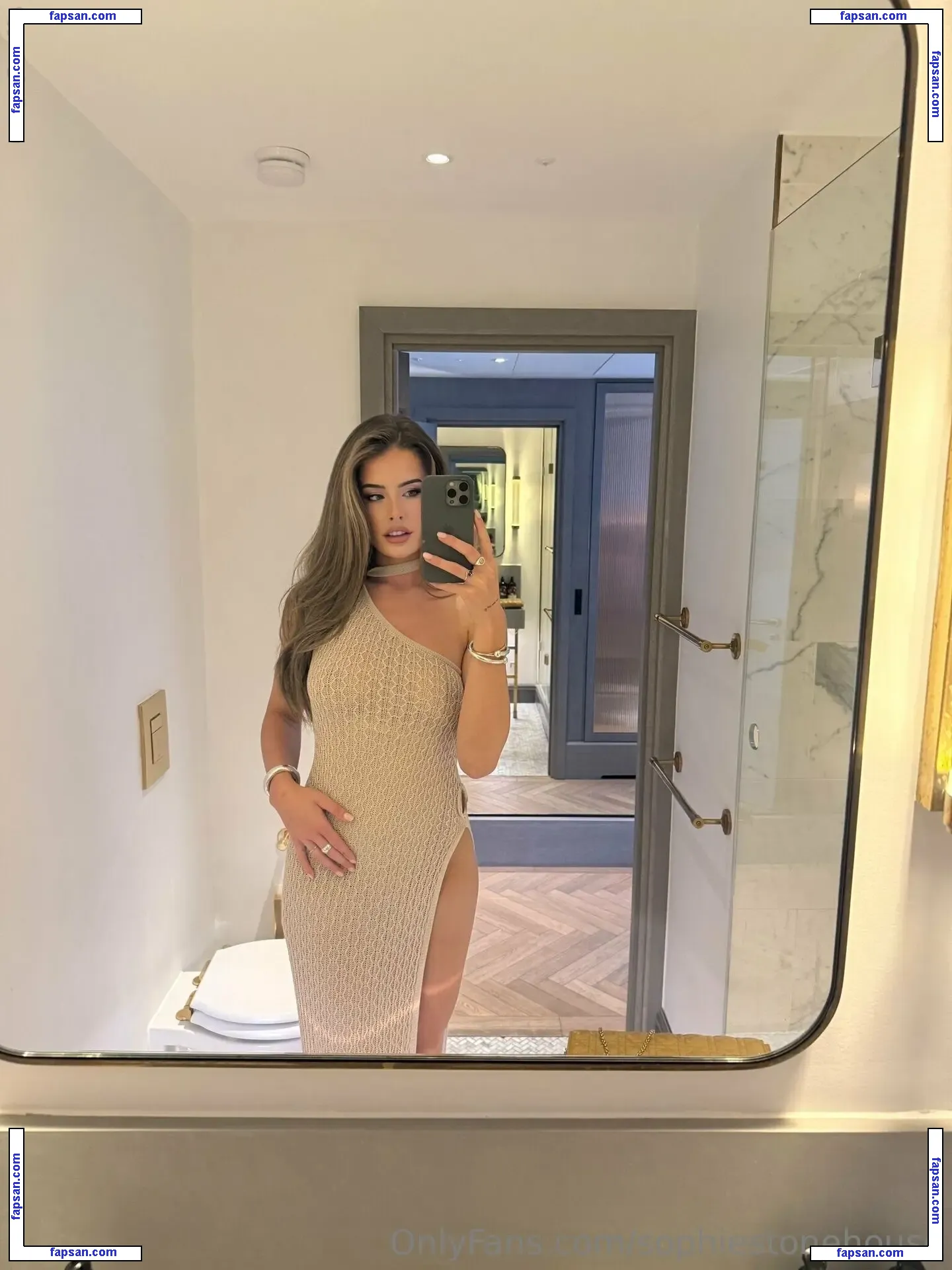 sophiestonehouse nude photo #0020 from OnlyFans