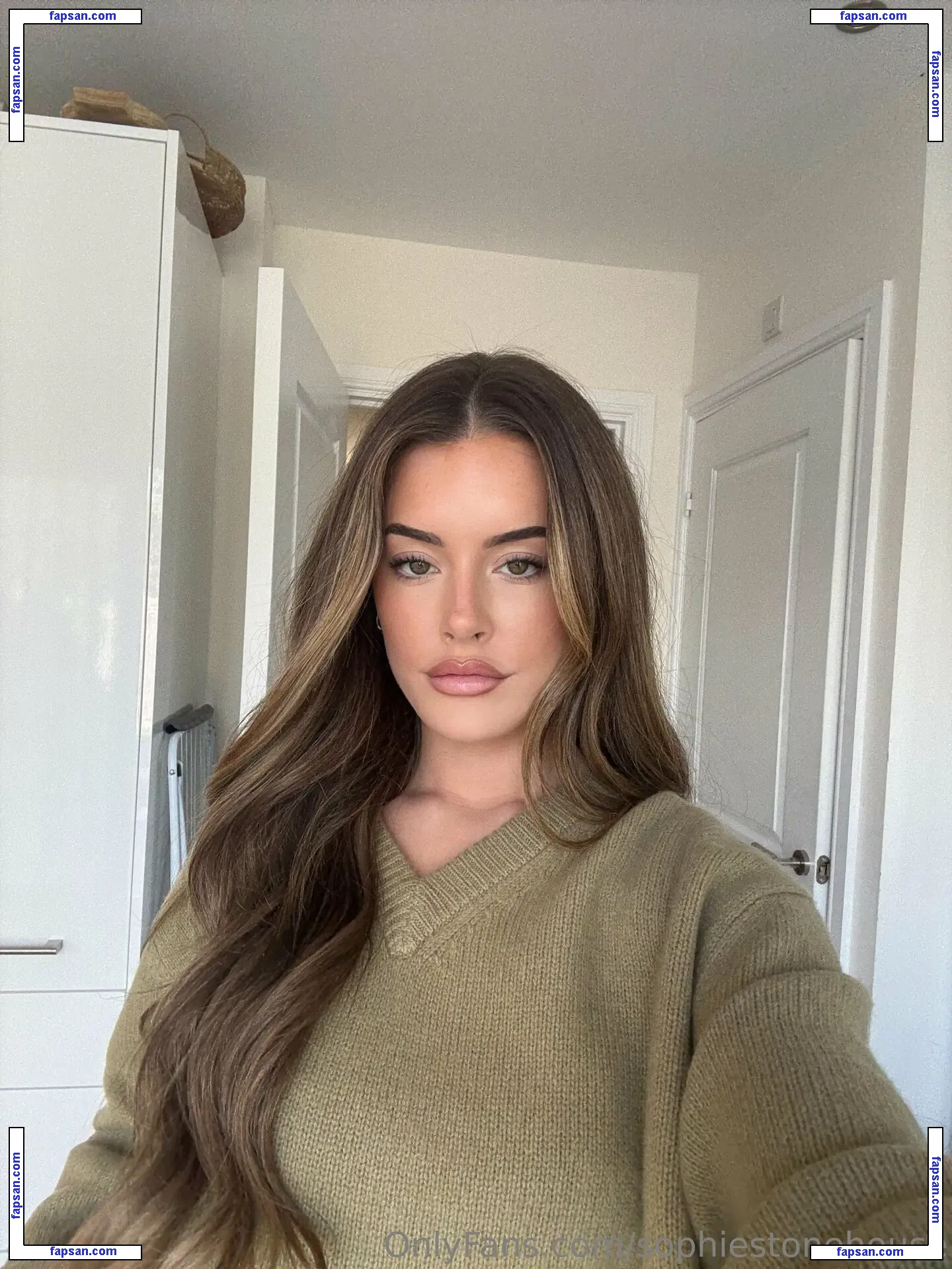 sophiestonehouse nude photo #0030 from OnlyFans