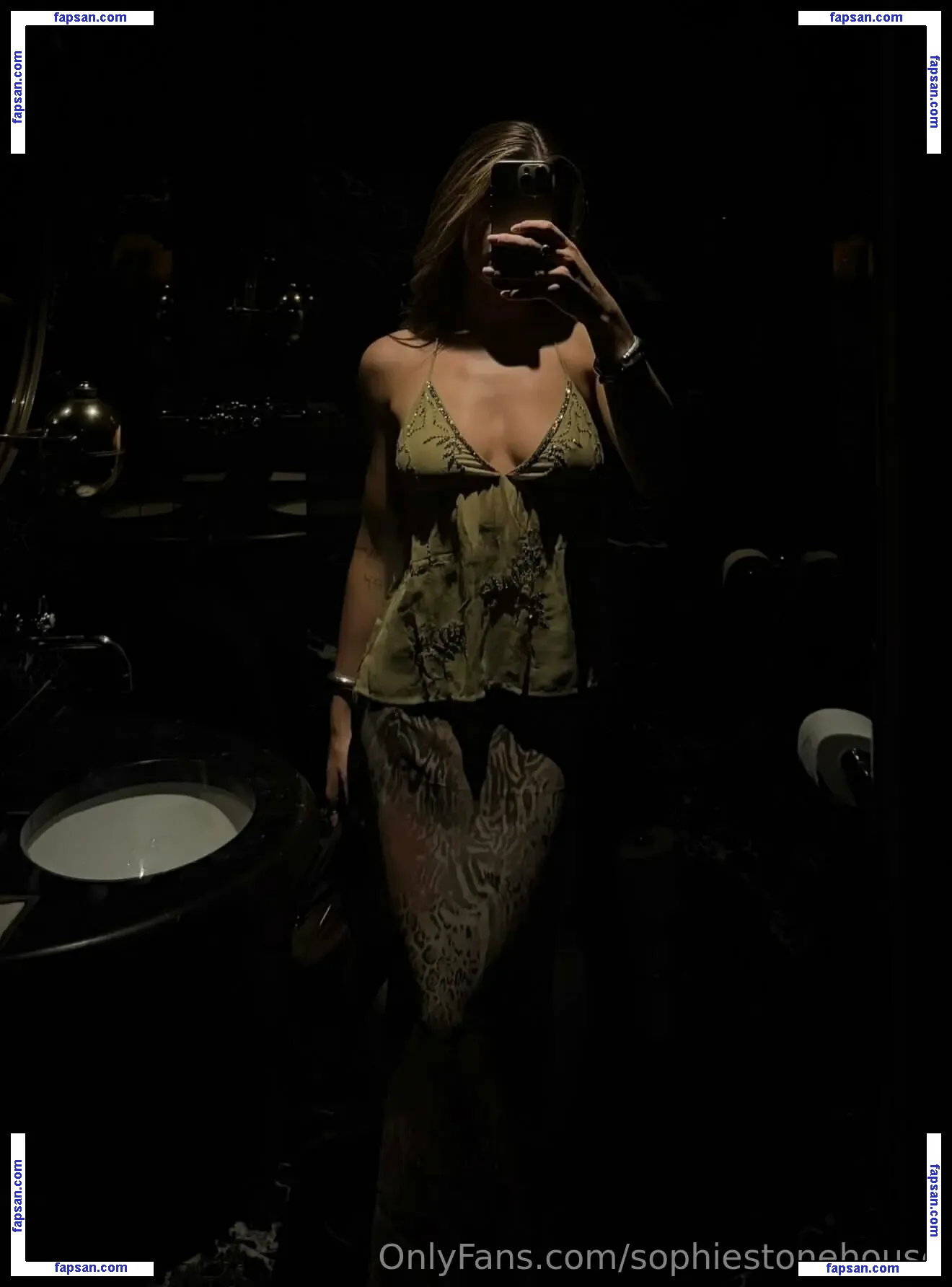 sophiestonehouse nude photo #0035 from OnlyFans