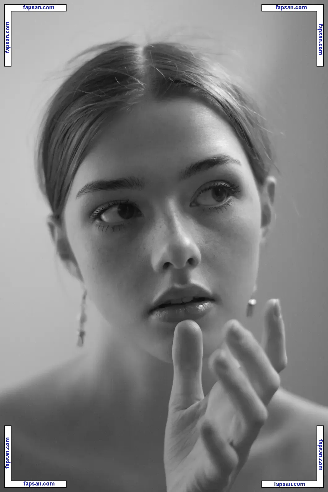 SoullessCreaturesOfLightExclusive голая фото #0002 с Онлифанс