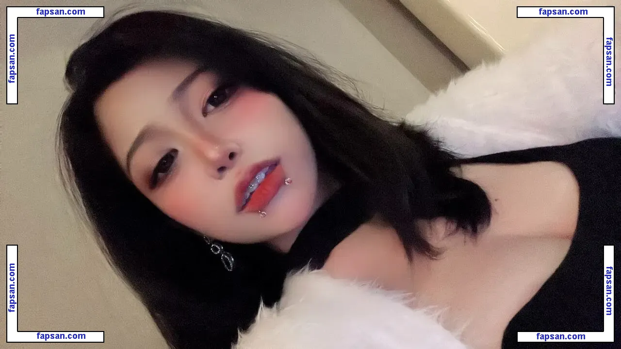 Sowoncos nude photo #0033 from OnlyFans