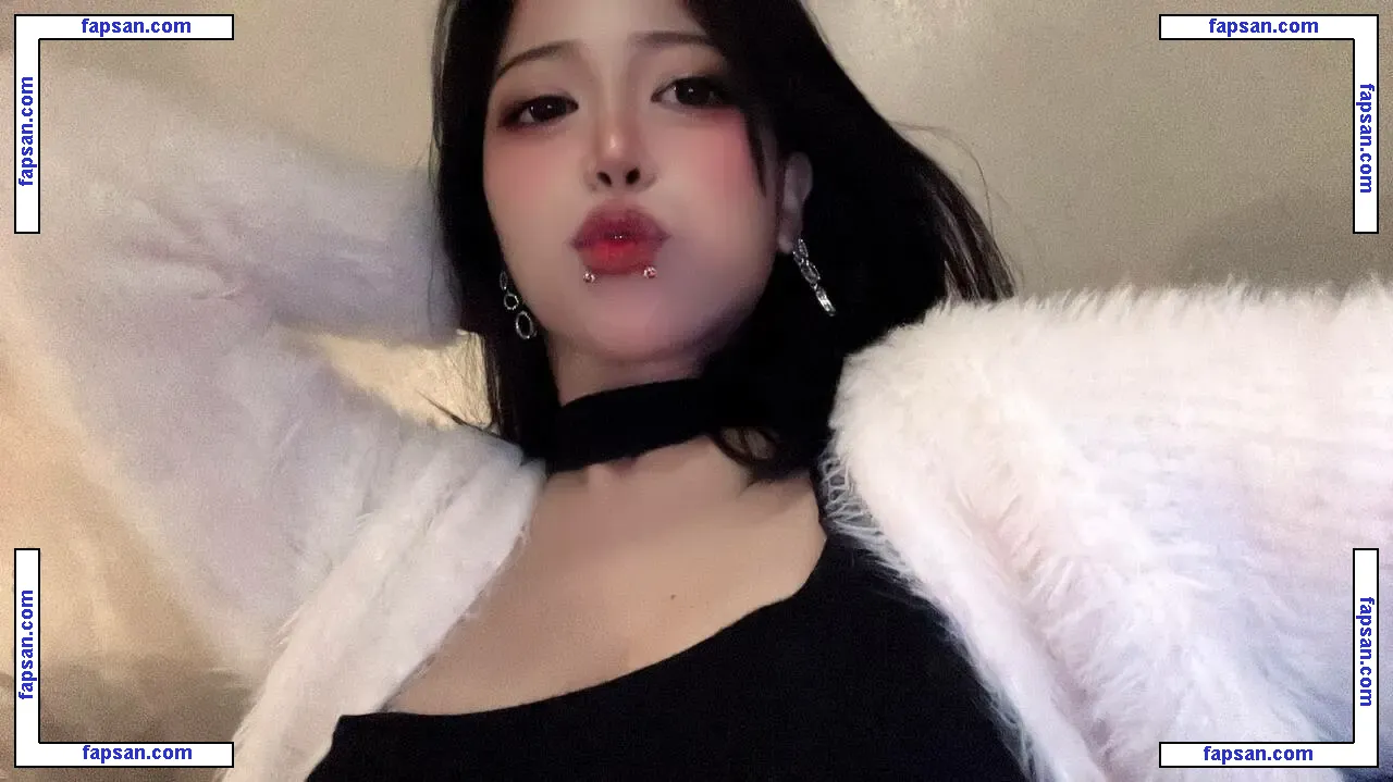 Sowoncos nude photo #0041 from OnlyFans
