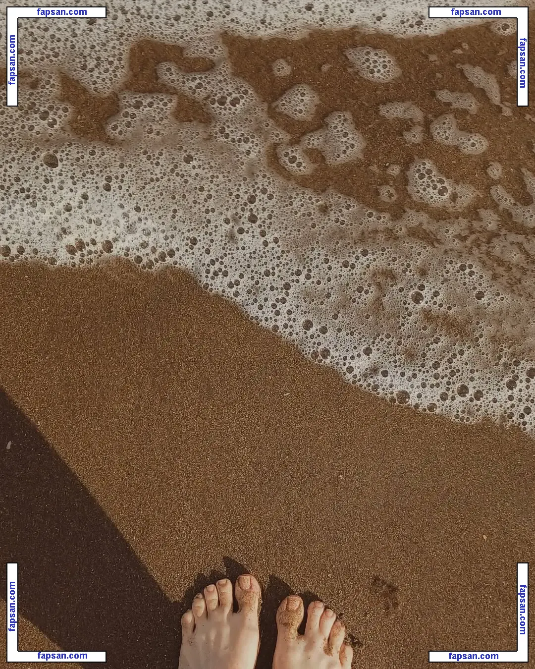 Soymelow nude photo #0004 from OnlyFans