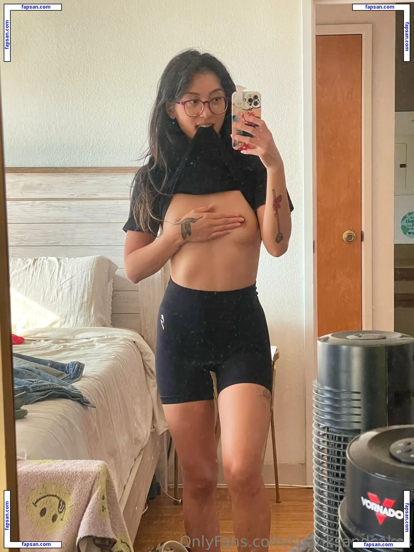 spanksandcakes nude photo #0011 from OnlyFans