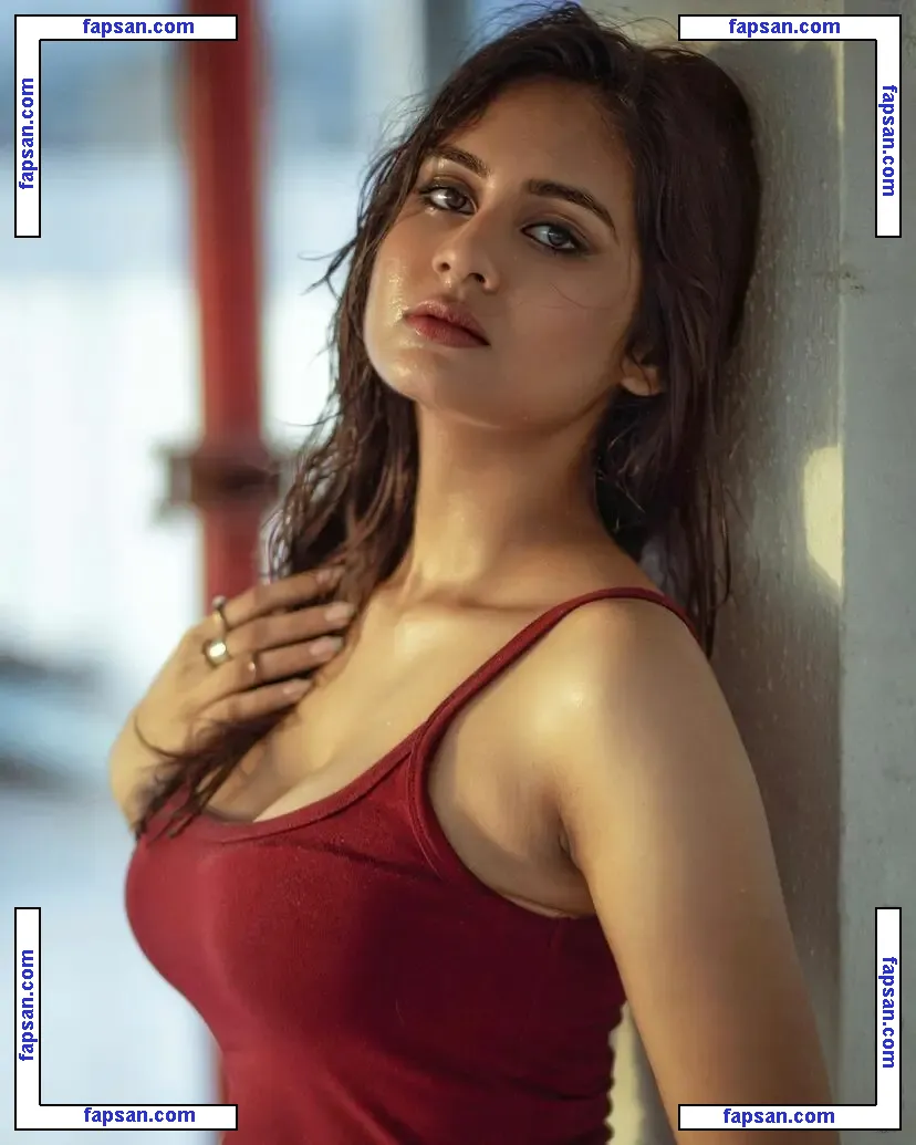 Srushti Bannatti голая фото #0004 с Онлифанс