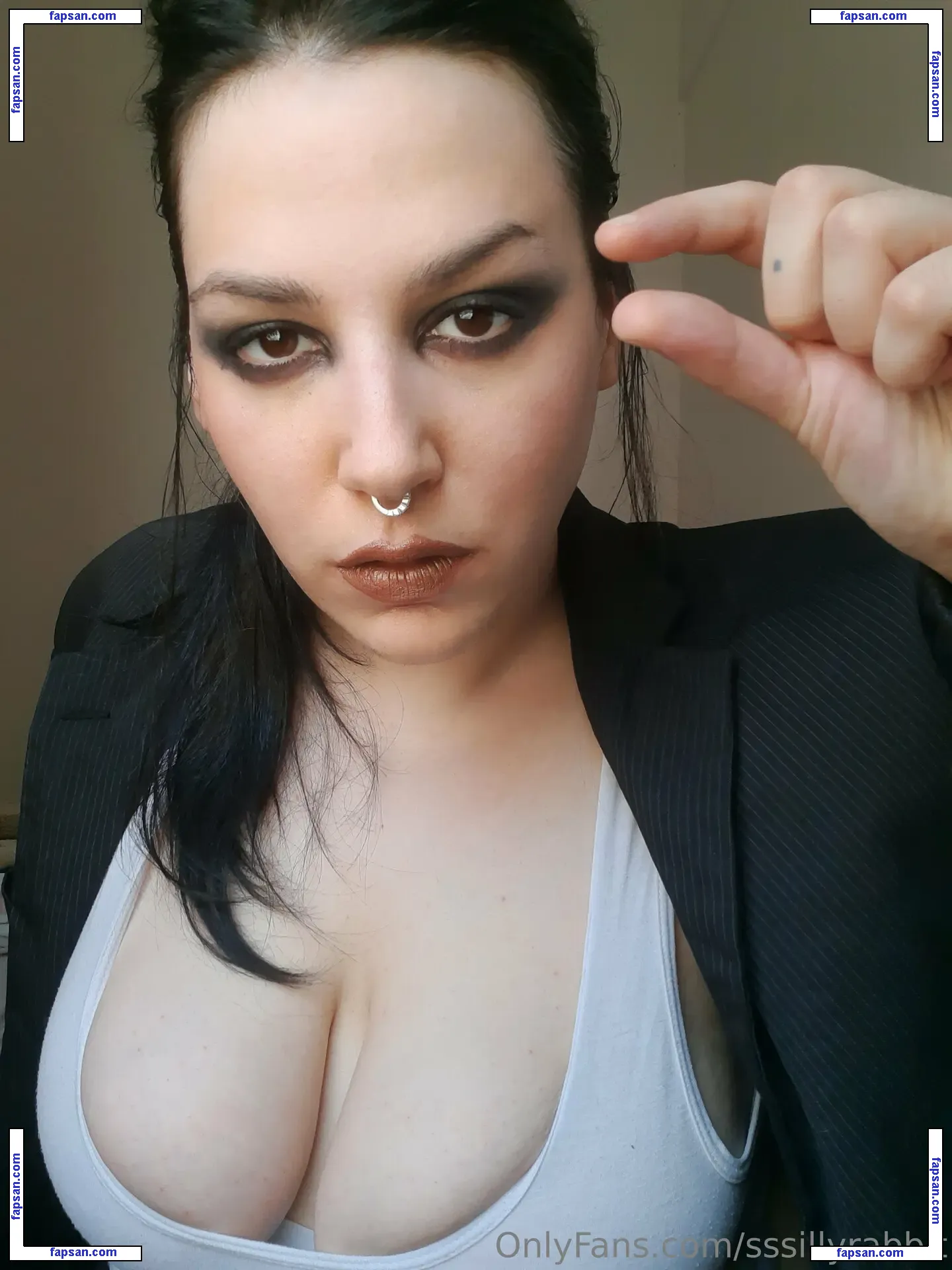 sssillyrabbit nude photo #0005 from OnlyFans