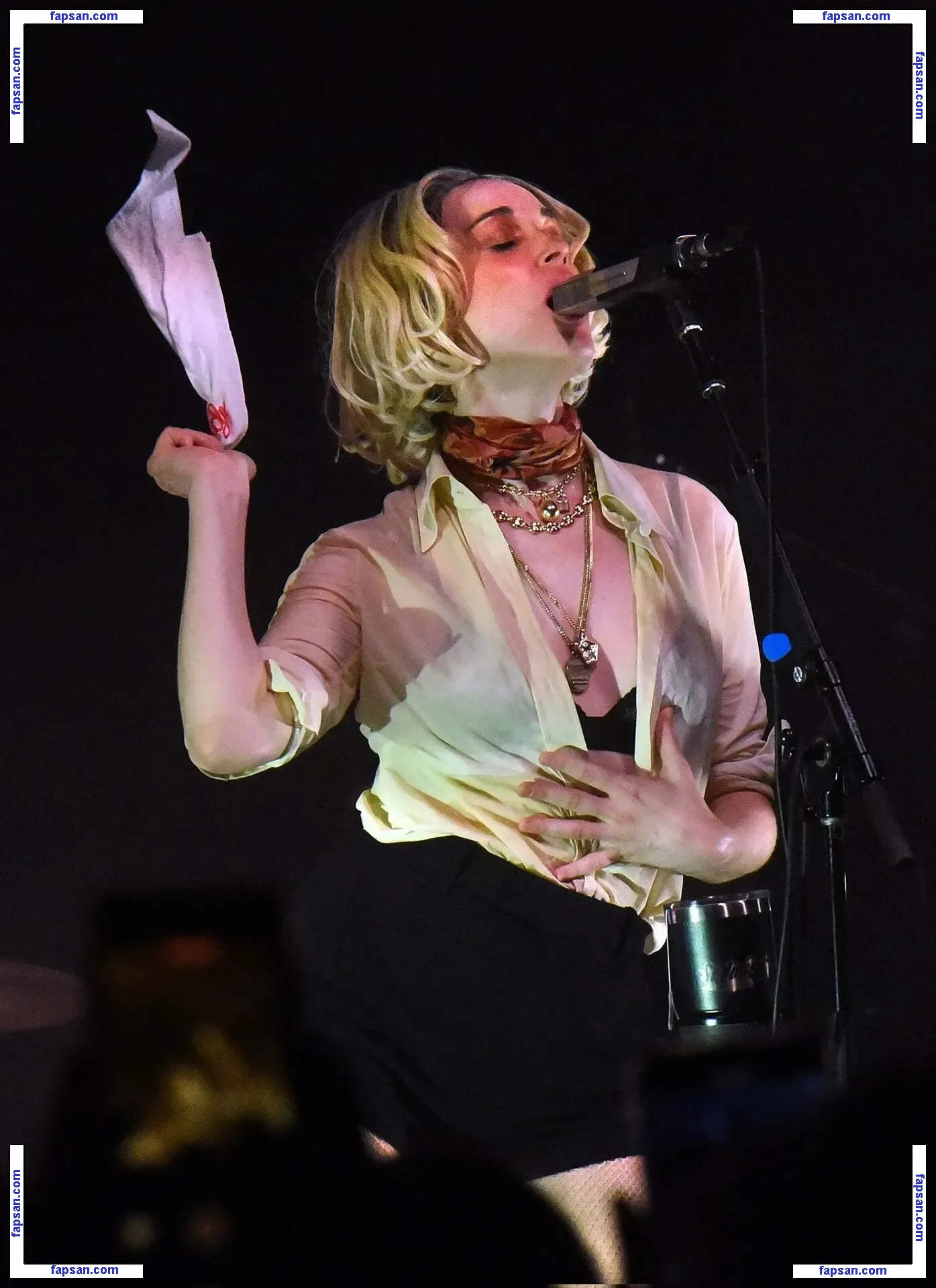 St Vincent голая фото #0034 с Онлифанс