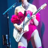 St Vincent голая #0010