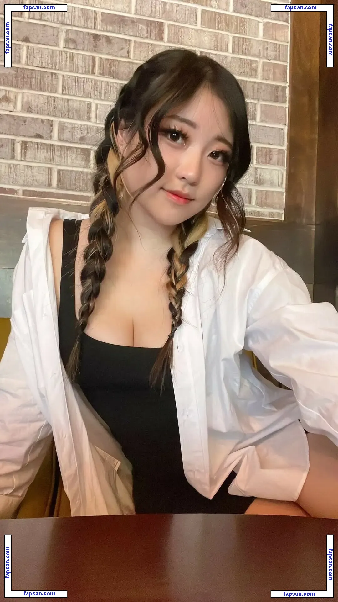Starriebun nude photo #0025 from OnlyFans
