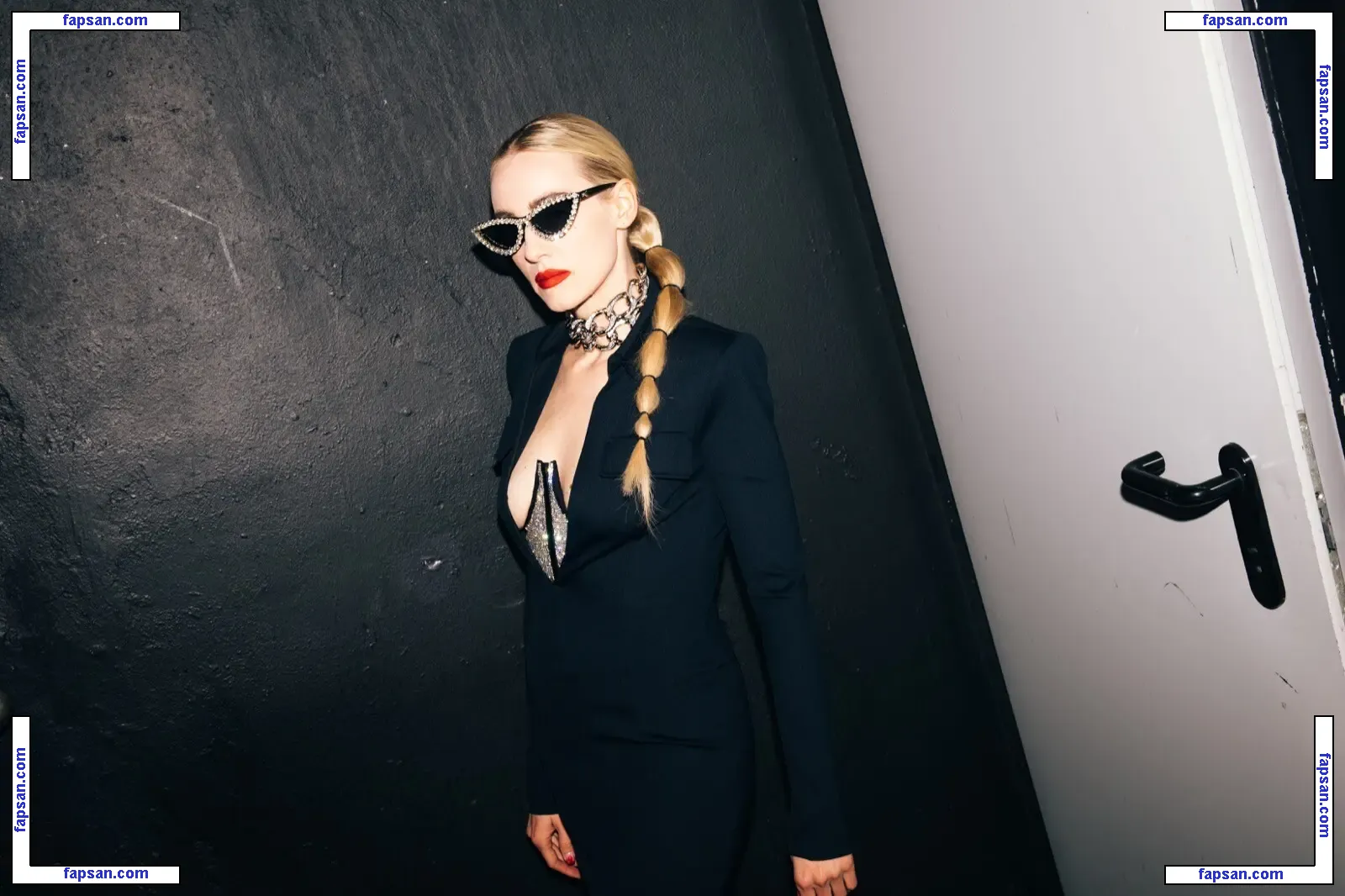 Stella Bossi голая фото #0012 с Онлифанс