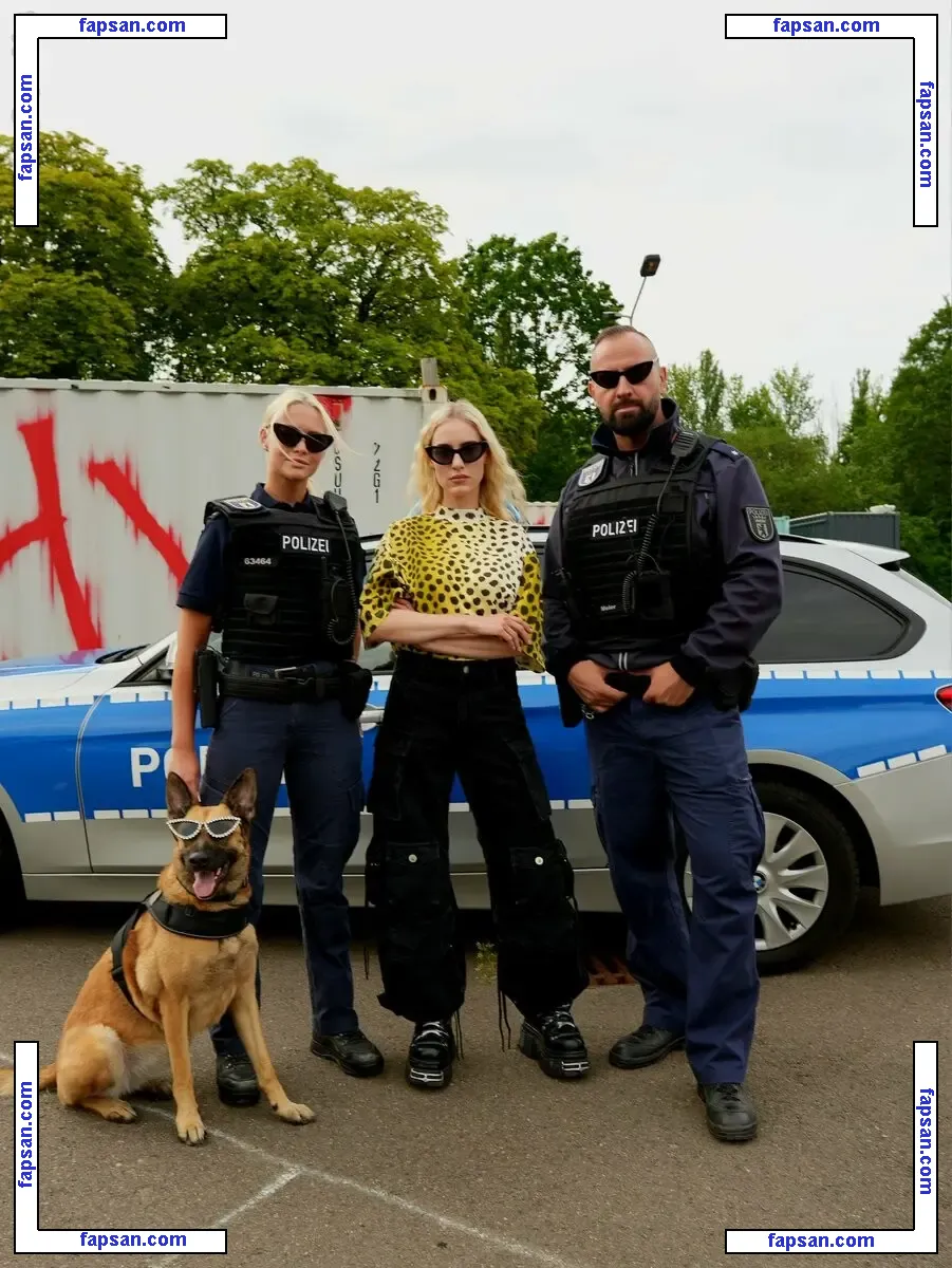 Stella Bossi голая фото #0015 с Онлифанс