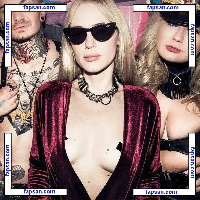 Stella Bossi голая фото #0018 с Онлифанс