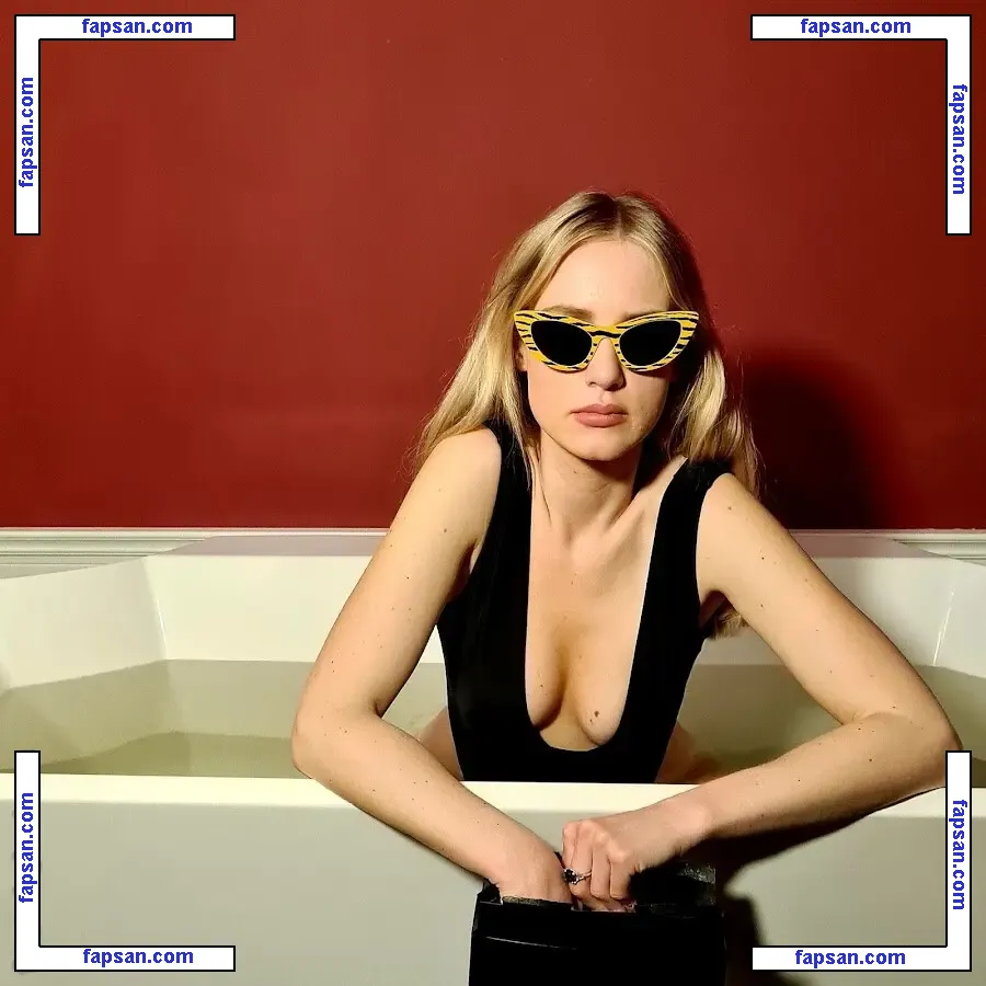 Stella Bossi голая фото #0020 с Онлифанс