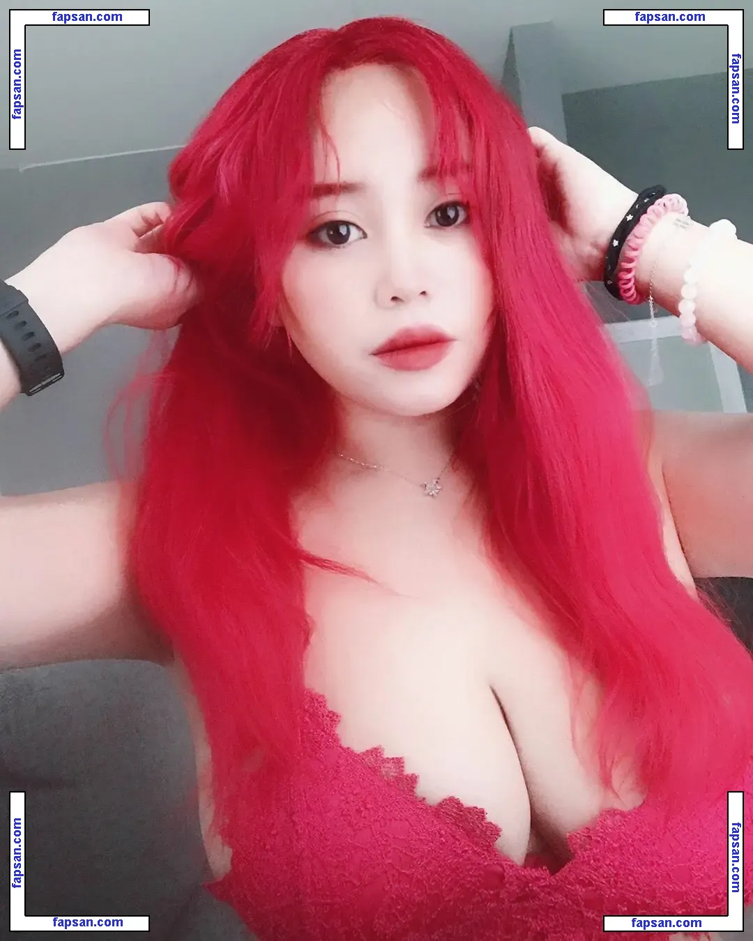 stellievtuber голая фото #0008 с Онлифанс