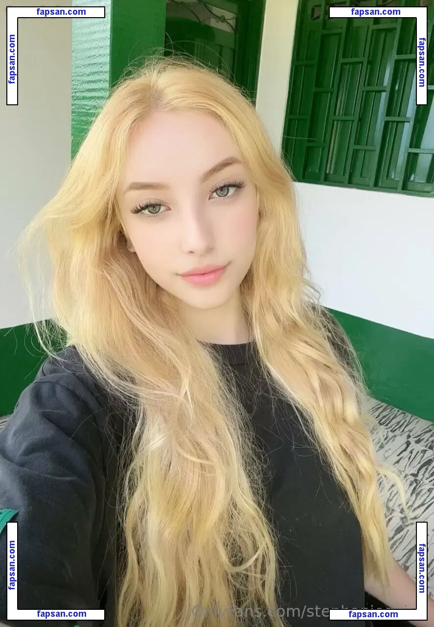 stephaniequinn nude photo #0012 from OnlyFans