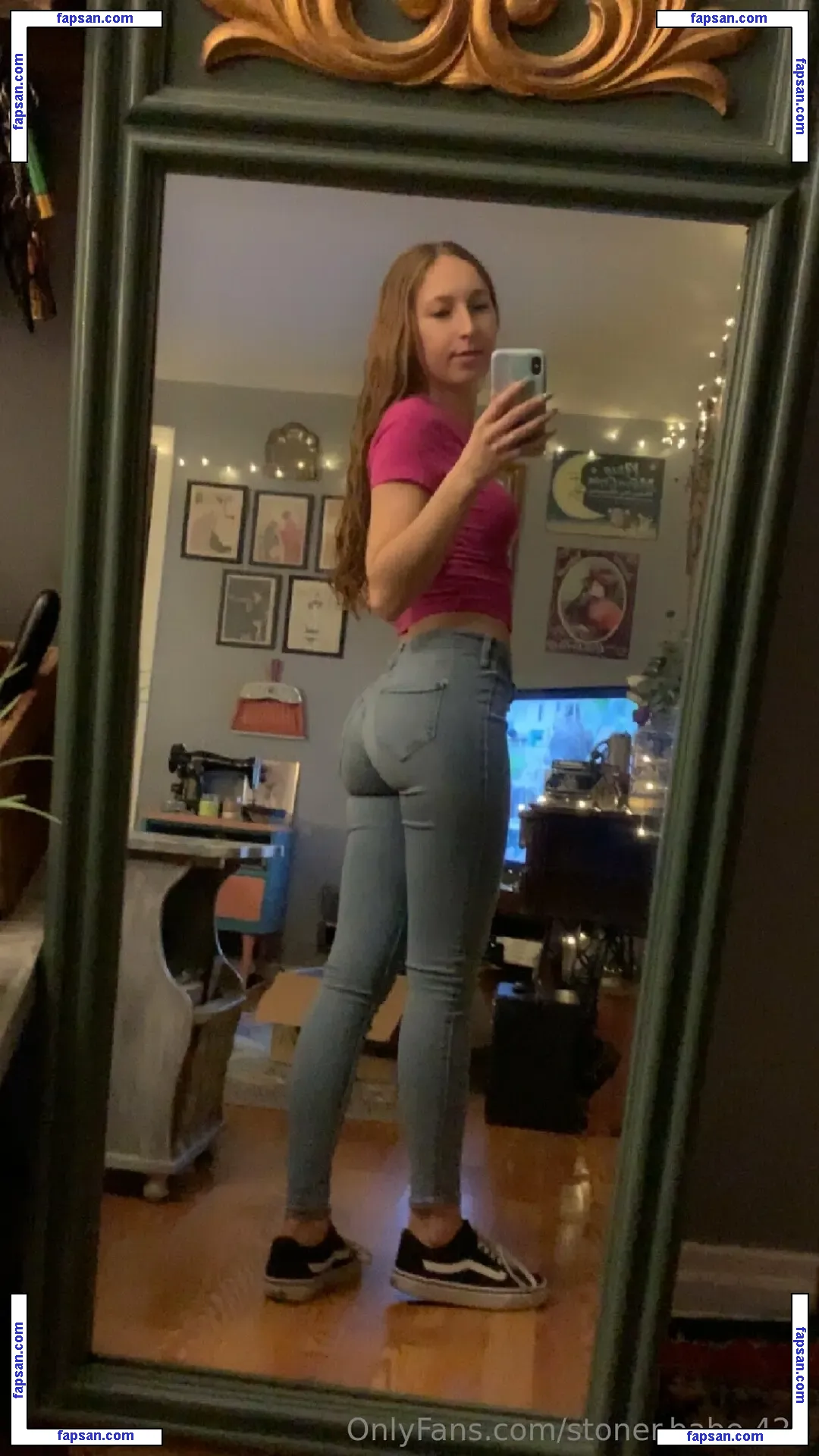 stoner.babe.420 nude photo #0003 from OnlyFans