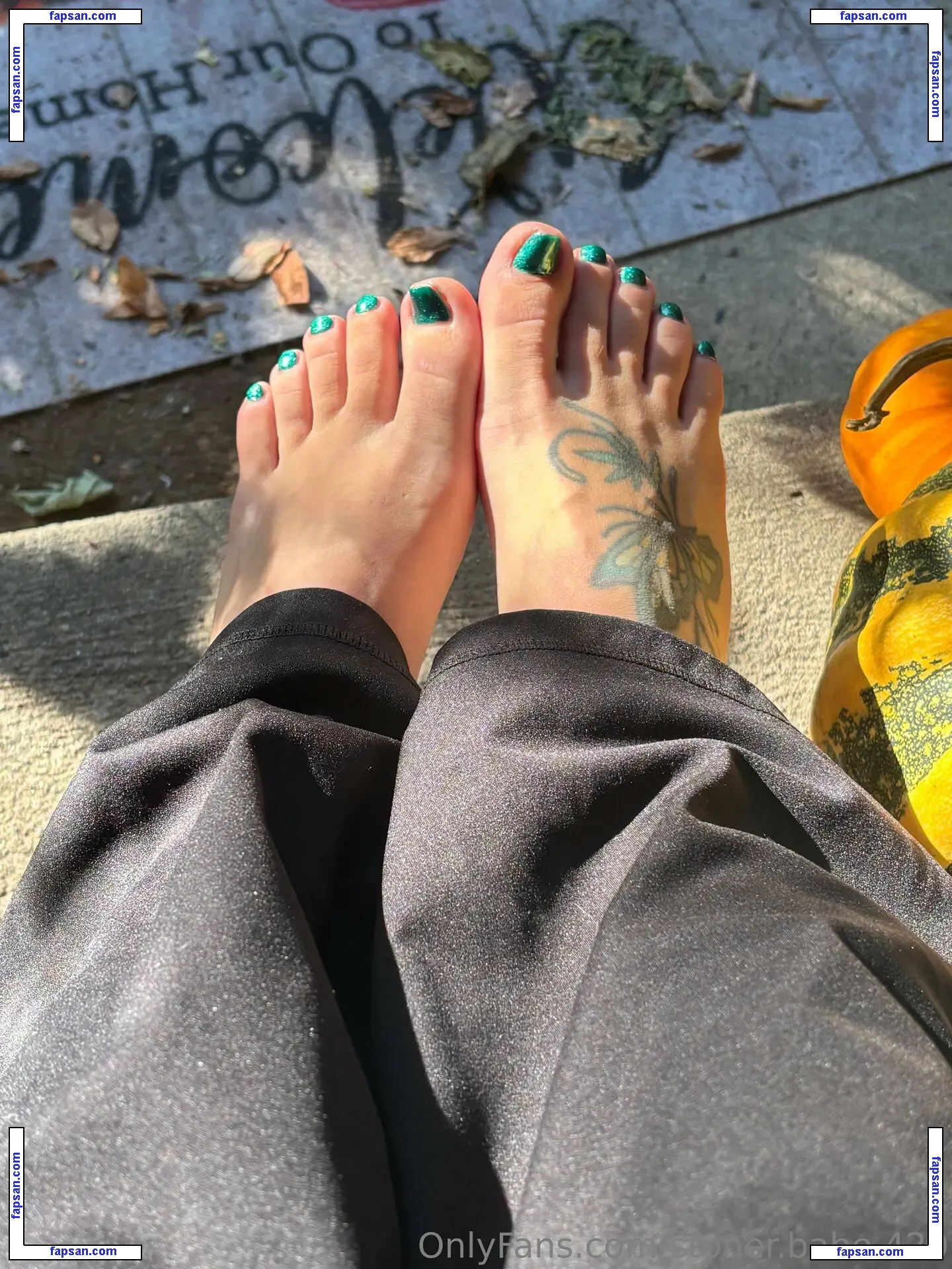stoner.babe.420 nude photo #0017 from OnlyFans