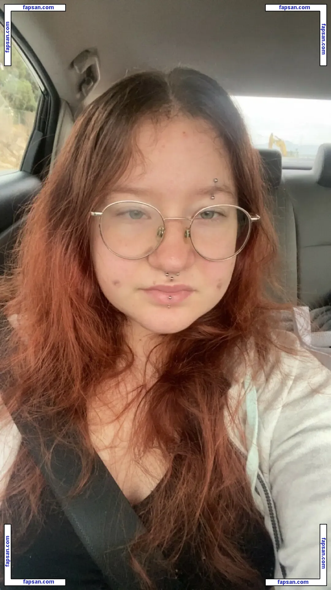 Strawberriluvin nude photo #0002 from OnlyFans