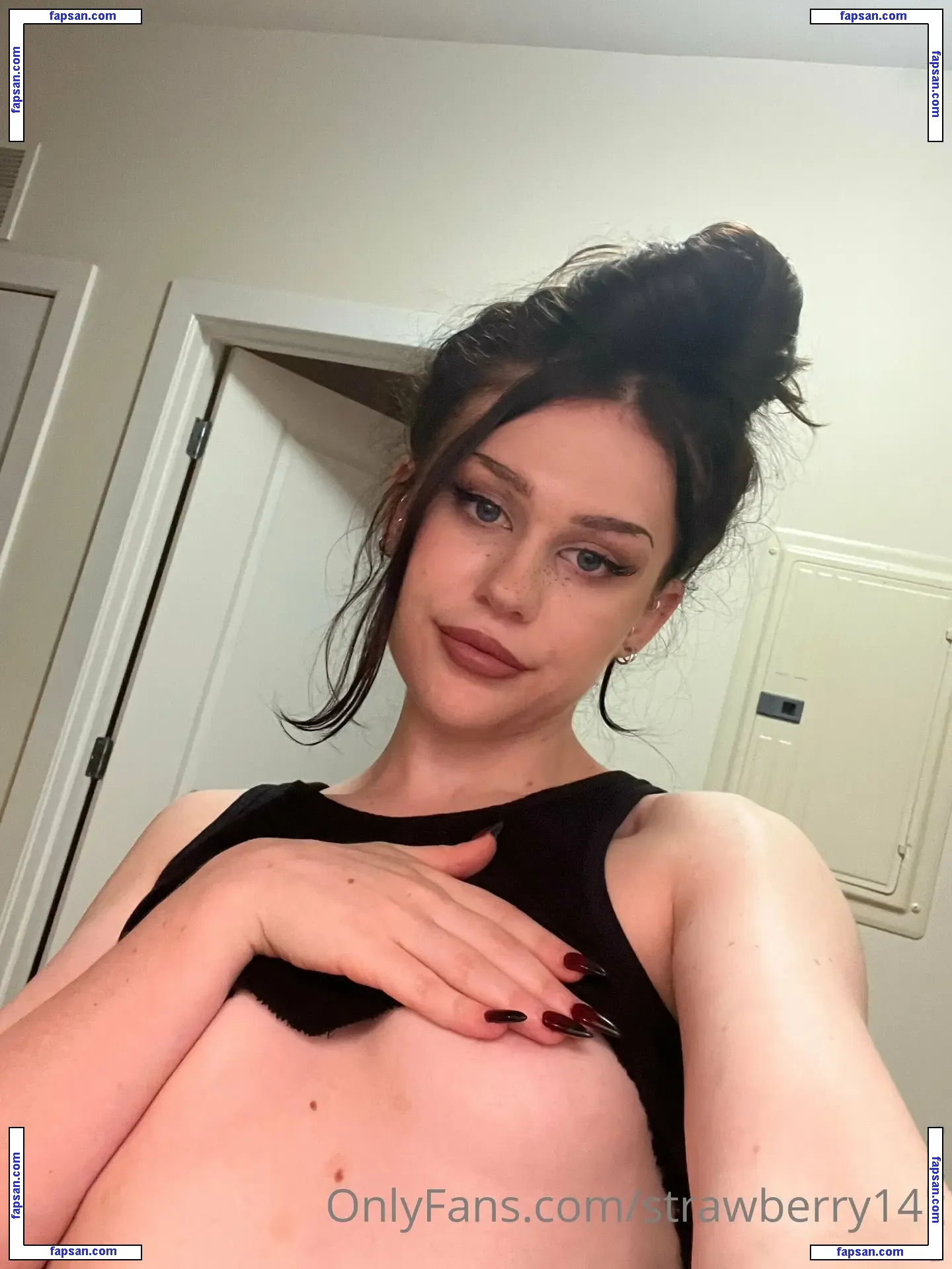 strawberry141 nude photo #0020 from OnlyFans