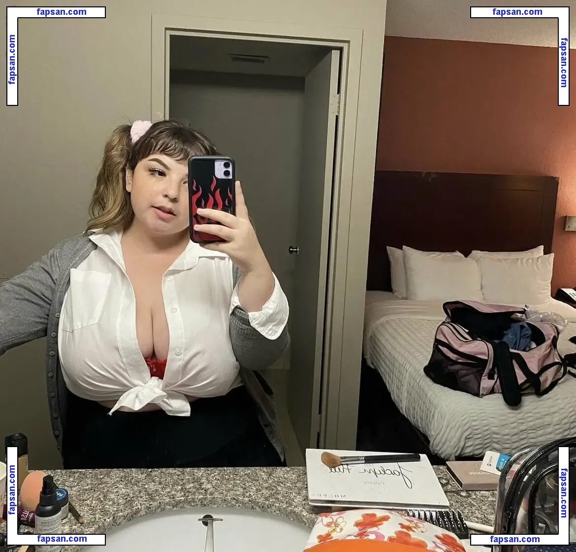 strawberryxfnta голая фото #0001 с Онлифанс