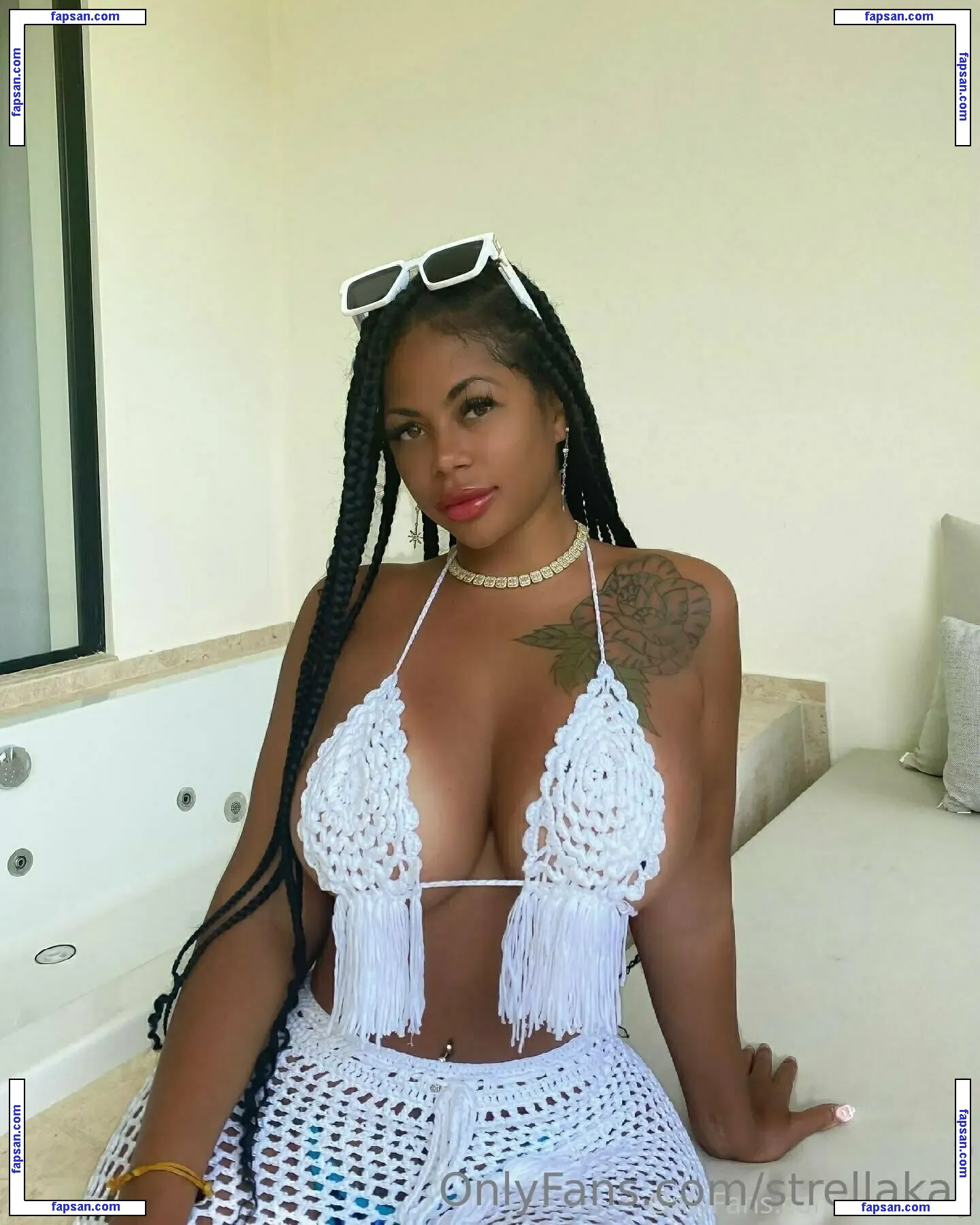 Strellakat nude photo #0063 from OnlyFans