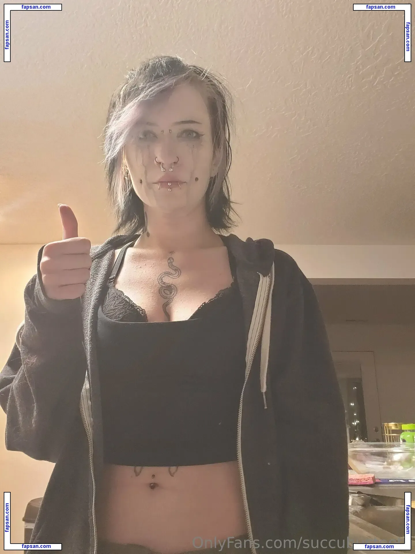 succubusteeth nude photo #0004 from OnlyFans