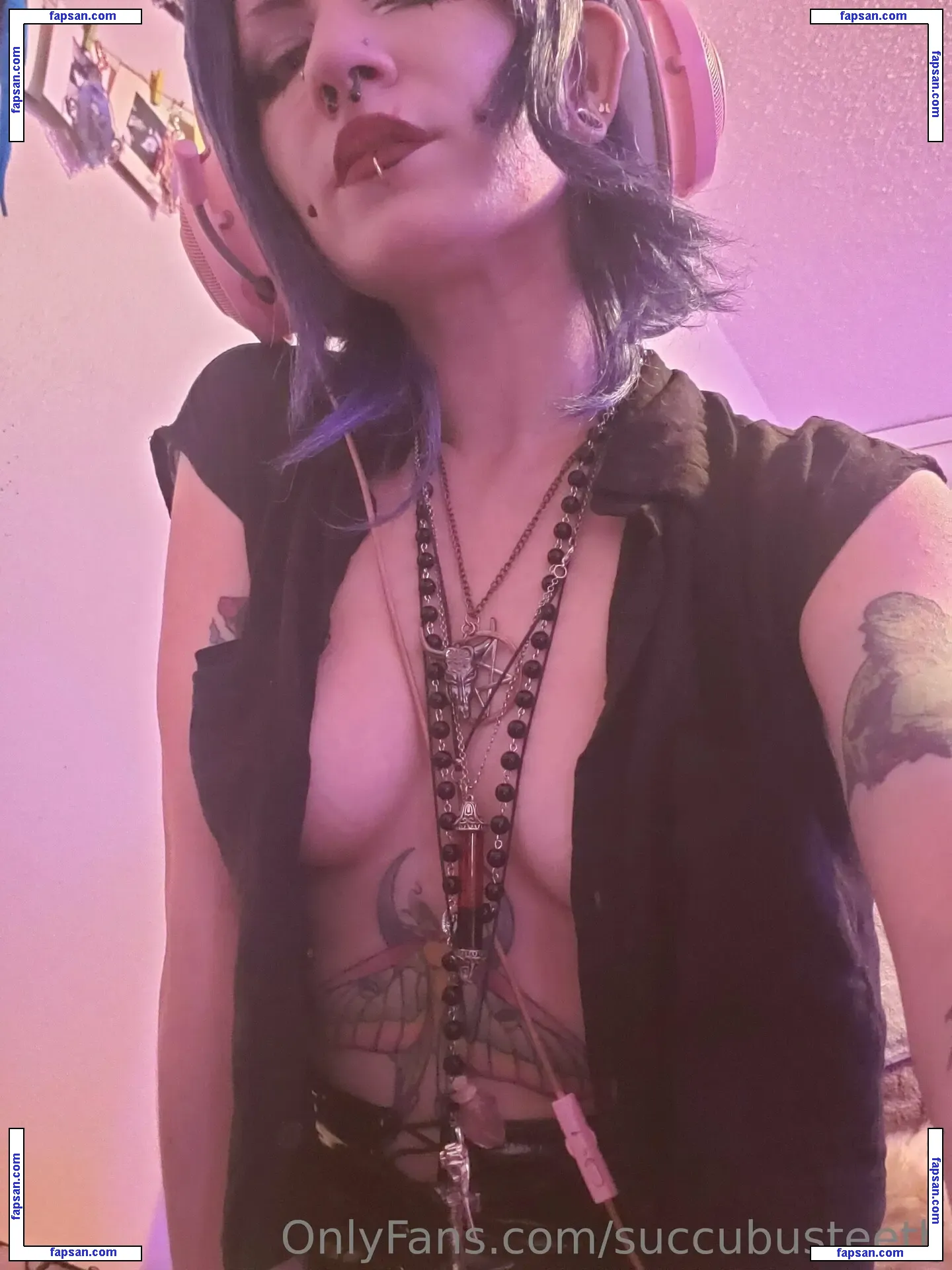 succubusteeth nude photo #0008 from OnlyFans